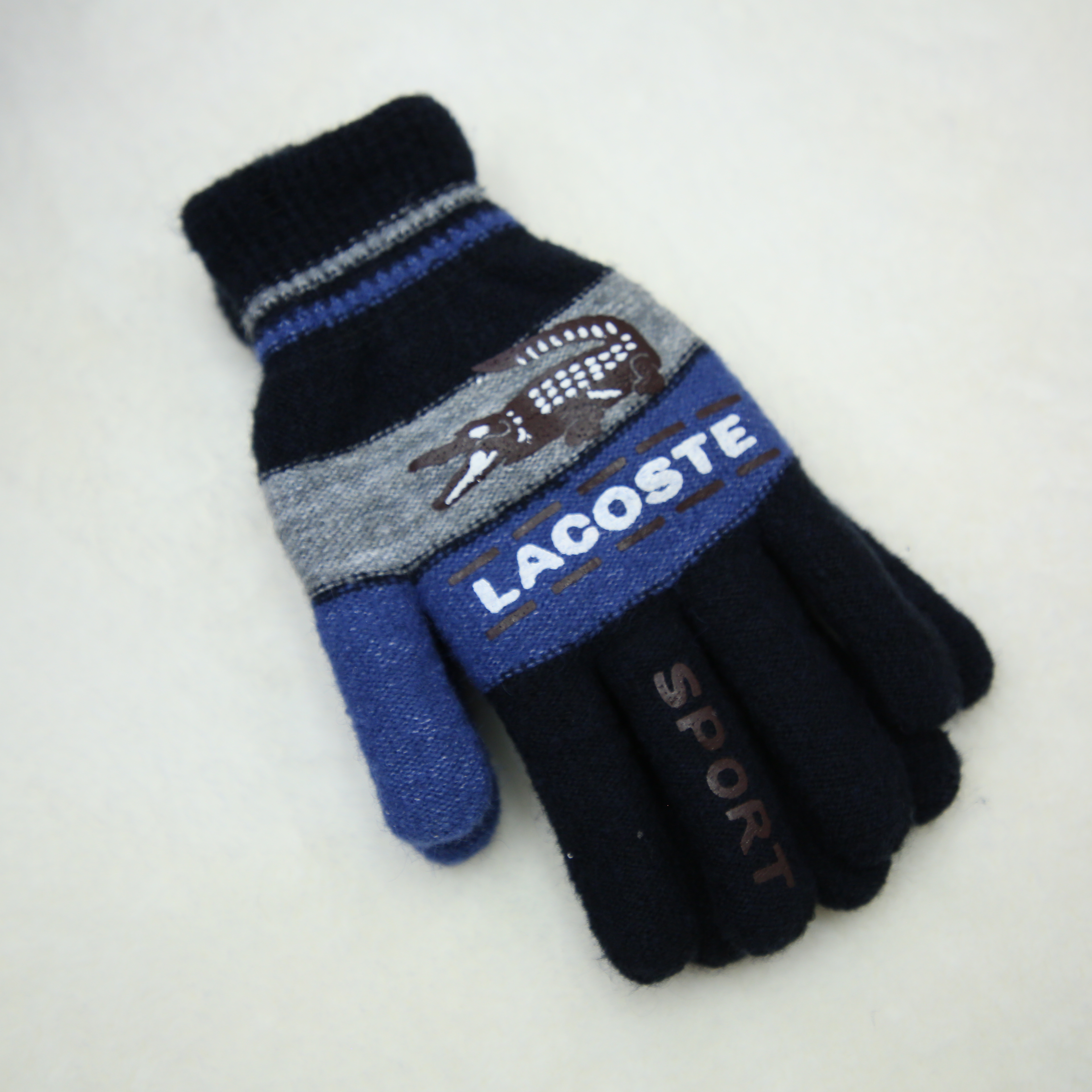 Men's and women's winter fleece, thickened, cold-proof, cycling and warm woolen mohair knitted gloves Application Scenario