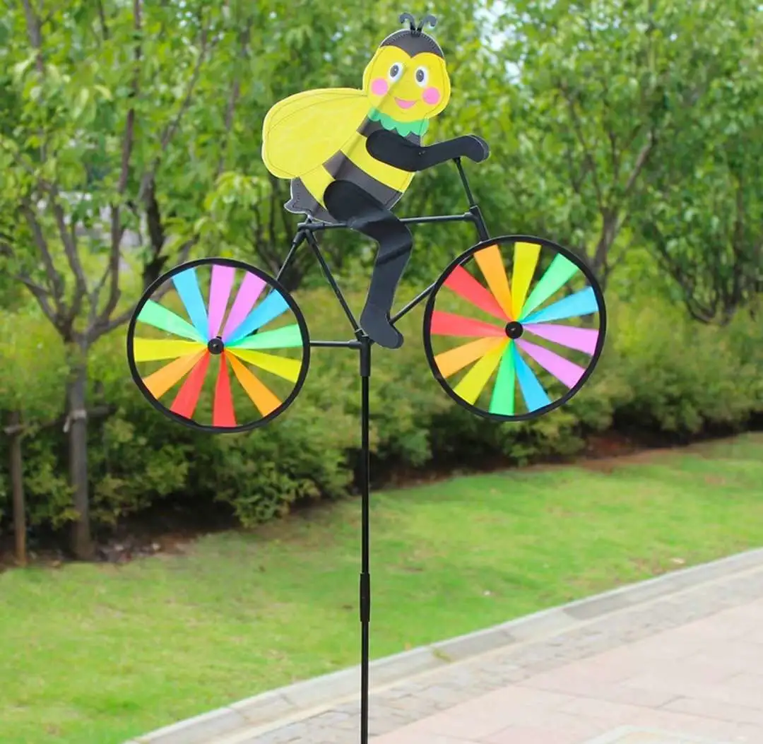 The street stall is selling popular three-dimensional bee, bike, animal, fabric windmill decorations, outdoor courtyard, and rotating children's toys detail image 10