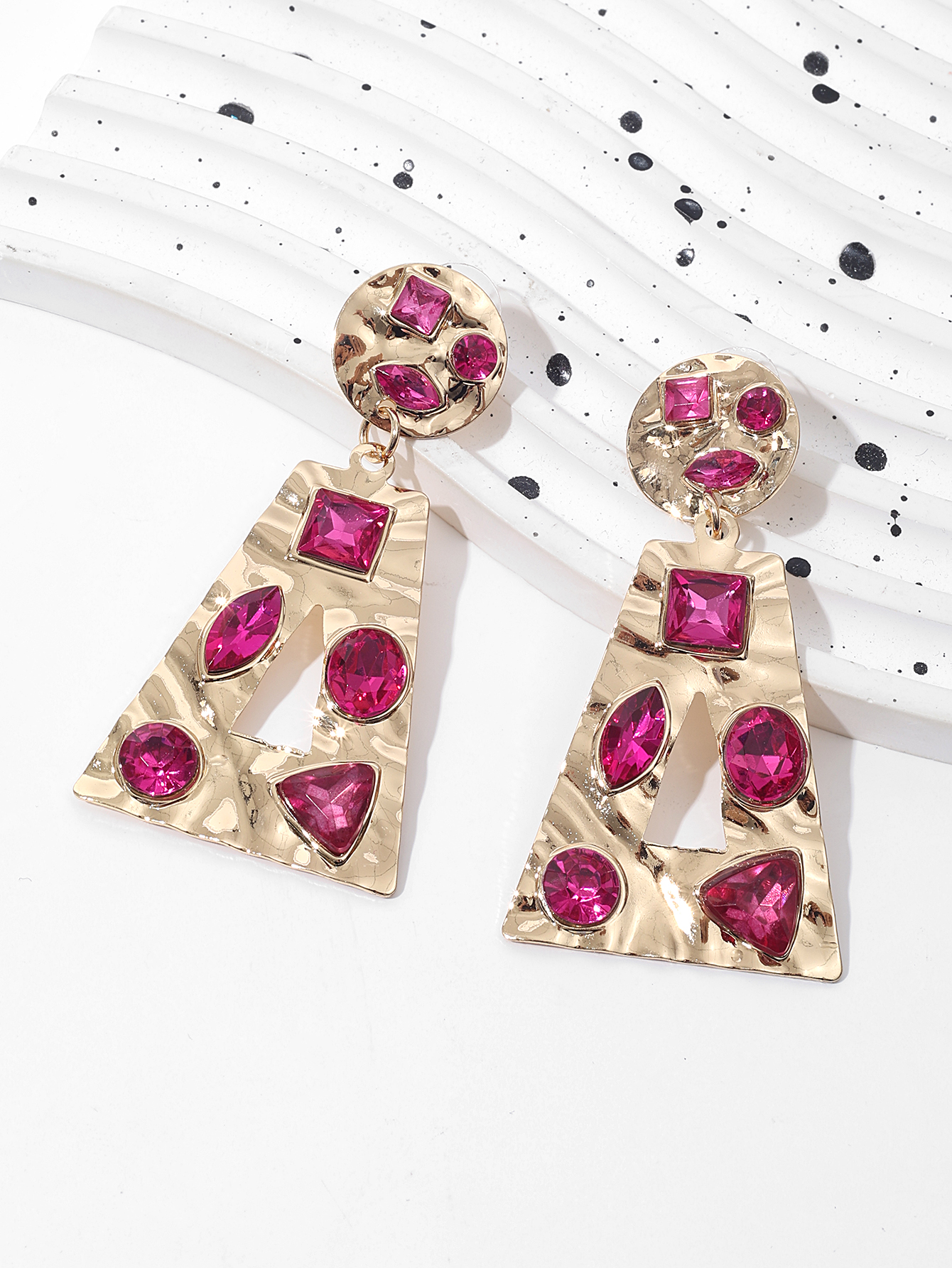 European and American exaggerated geometric pleated alloy diamond-encrusted earrings, retro style, popular street style colorful diamond women's earrings, cross-border Item Picture