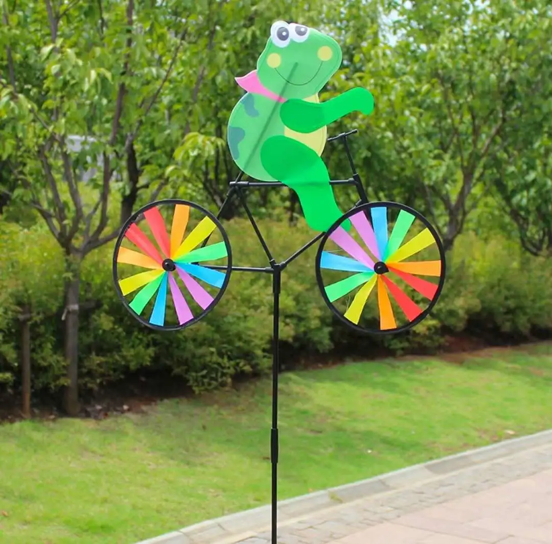 The street stall is selling popular three-dimensional bee, bike, animal, fabric windmill decorations, outdoor courtyard, and rotating children's toys detail image 3