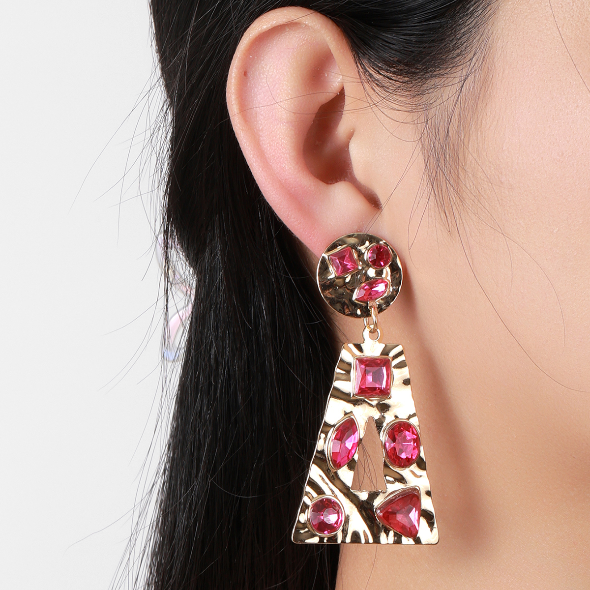 European and American exaggerated geometric pleated alloy diamond-encrusted earrings, retro style, popular street style colorful diamond women's earrings, cross-border Application Scenario
