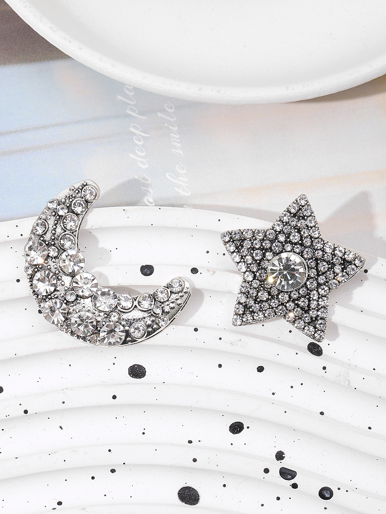 European and American cross-border jewelry Instagram simple and trendy five-pointed star moon asymmetrical diamond-encrusted women's stud earrings Application Scenario