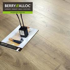 金钢铂林强化复合原木色哑光高密度加厚耐磨防水浮雕木纹地板 1-2