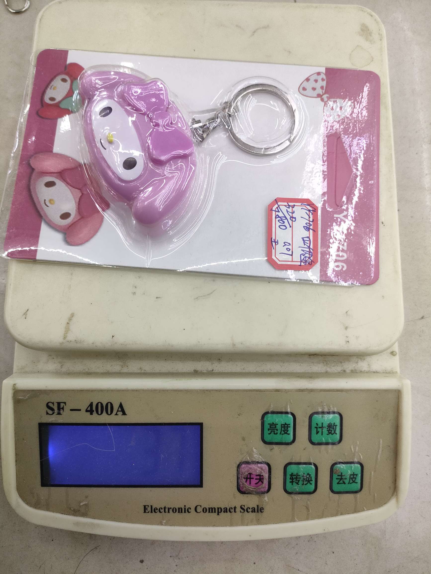 Children's toys, women's outdoor self-defense YY-706 alarm, children's outdoor anti-loss alarm, portable protective anti-loss LED keychain light, factory direct sales Item Picture