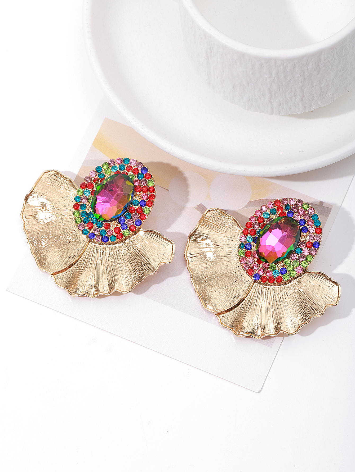 European and American exaggerated earrings, leaf and flower earrings, oval simple and individual, colorful fan-shaped glass diamond-encrusted alloy ladies' earrings Item Picture