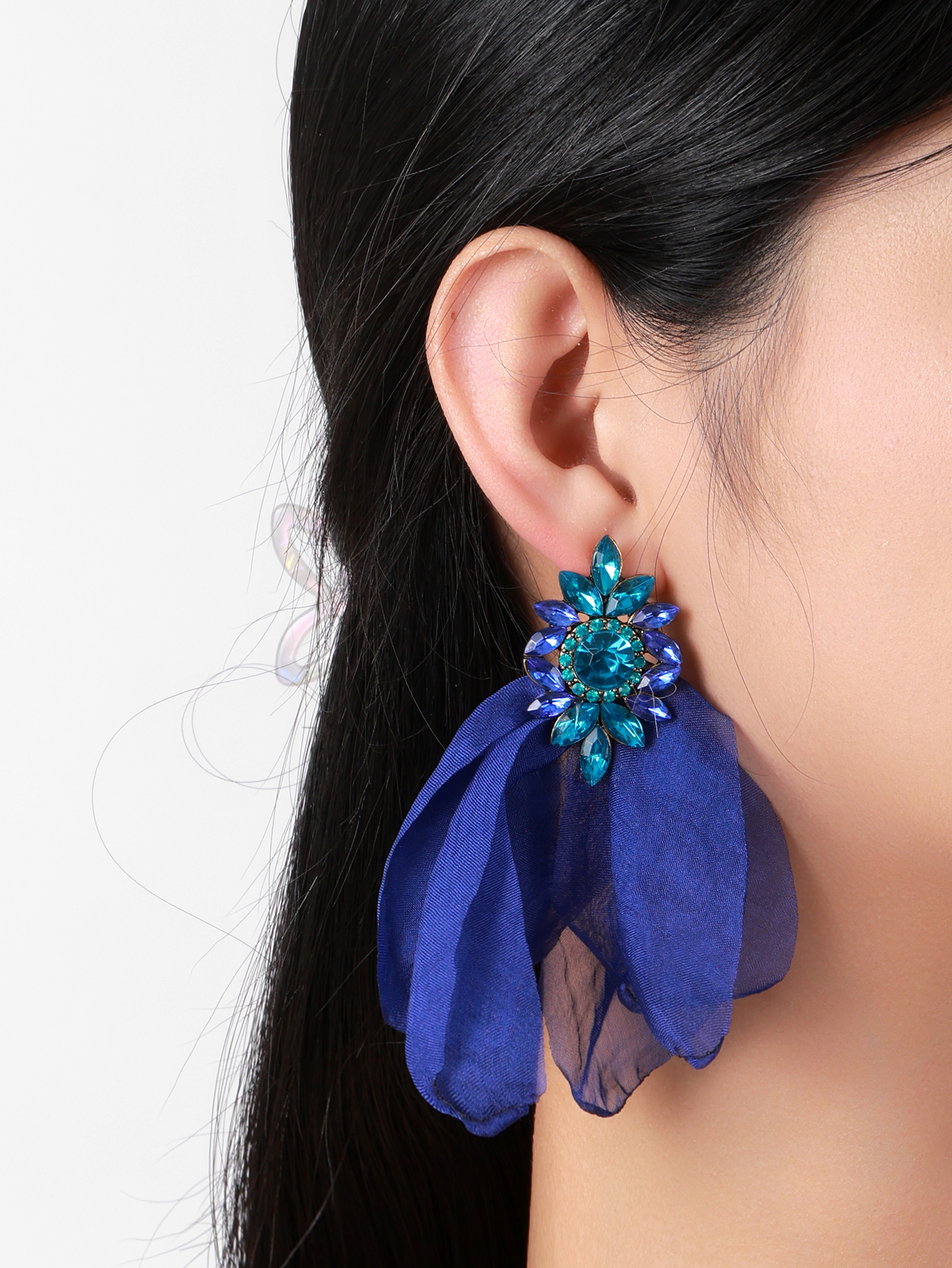 European and American Instagram influencer style, super ethereal chiffon mesh flower earrings, sweet and elegant, teardrop-shaped diamond-encrusted ladies' earrings Specification image