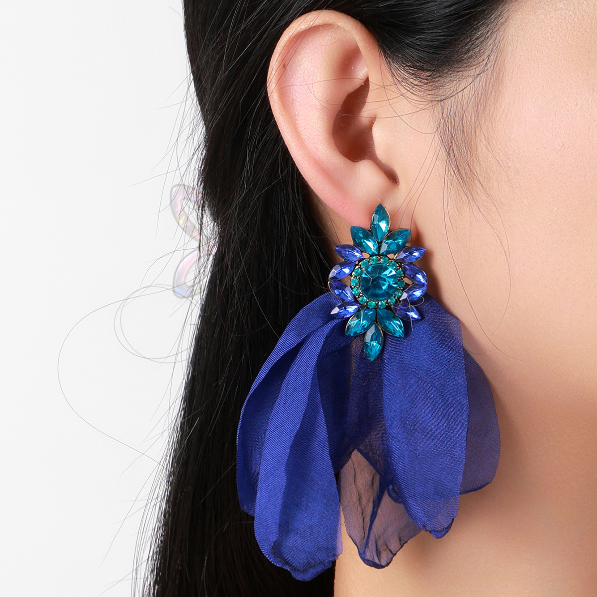 European and American Instagram influencer style, super ethereal chiffon mesh flower earrings, sweet and elegant, teardrop-shaped diamond-encrusted ladies' earrings details Picture