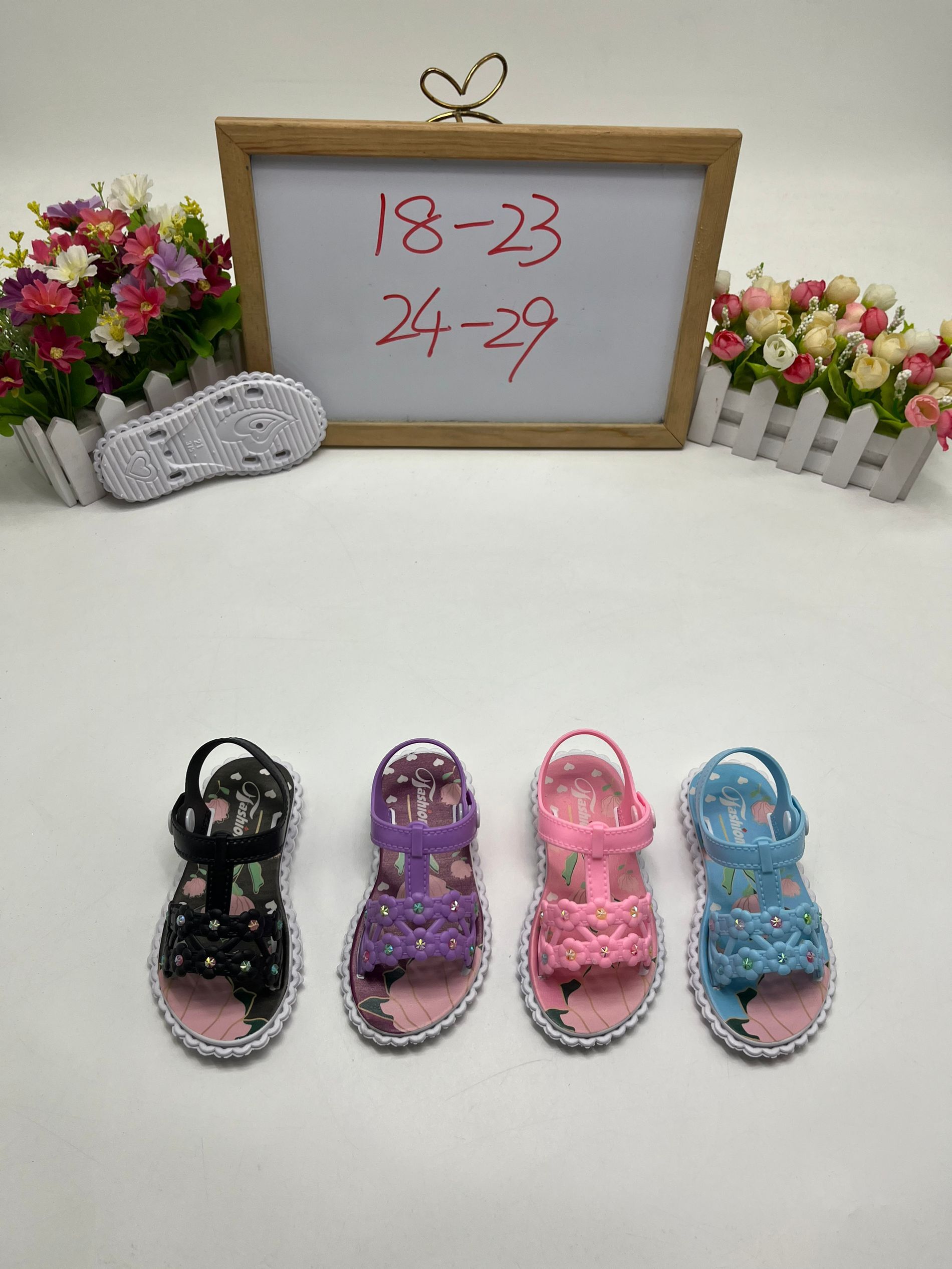 New soft-soled, flat-bottomed summer fashion decoration, versatile one-shoulder sandals, men's and women's beach sandals for foreign trade Application Scenario