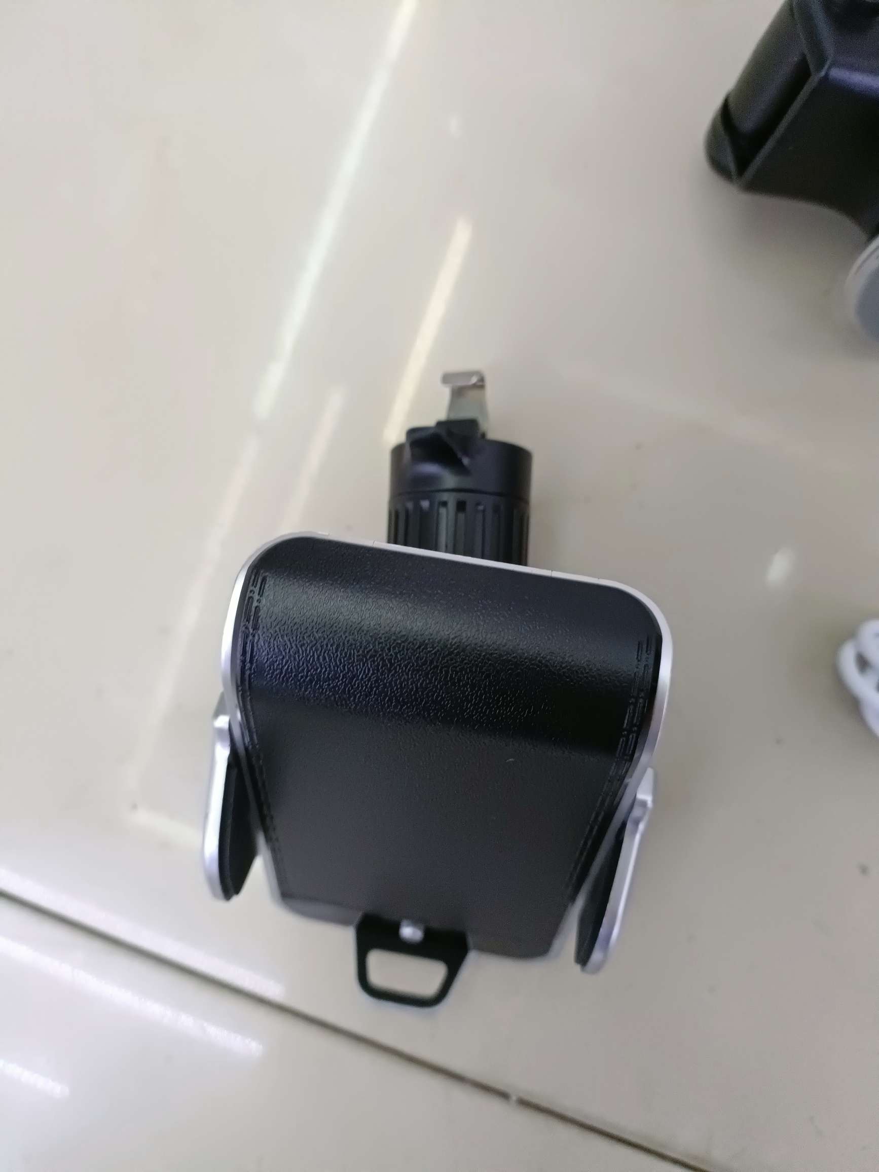 YC09 Wireless charging mobile phone stand 15W fast charging suction cup stand + air outlet stand dual-purpose car stand Specification drawing