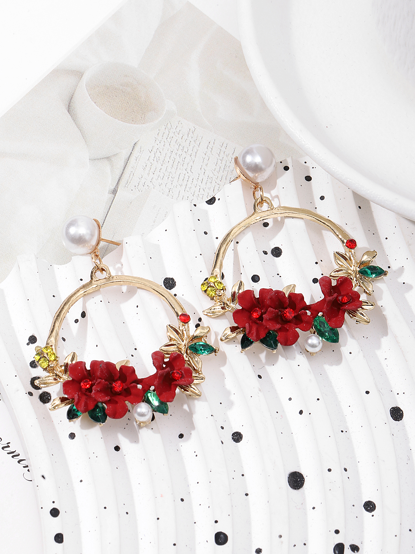 The sweet soft clay pearl women's stud earrings with the same flower-shaped design as the Korean Instagram influencer are a bestseller on AliExpress Application Scenario