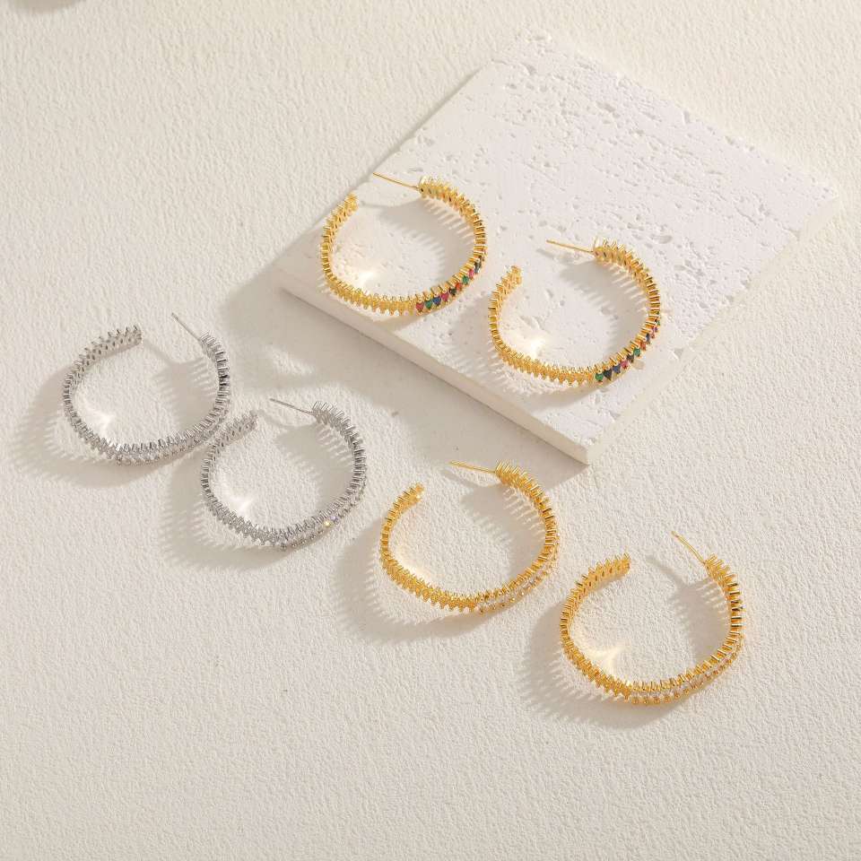 Hot-selling zircon geometric fashion earrings in Europe and America, light luxury style, European and American design sense, niche personality and temperament accessory wholesale detail image 3