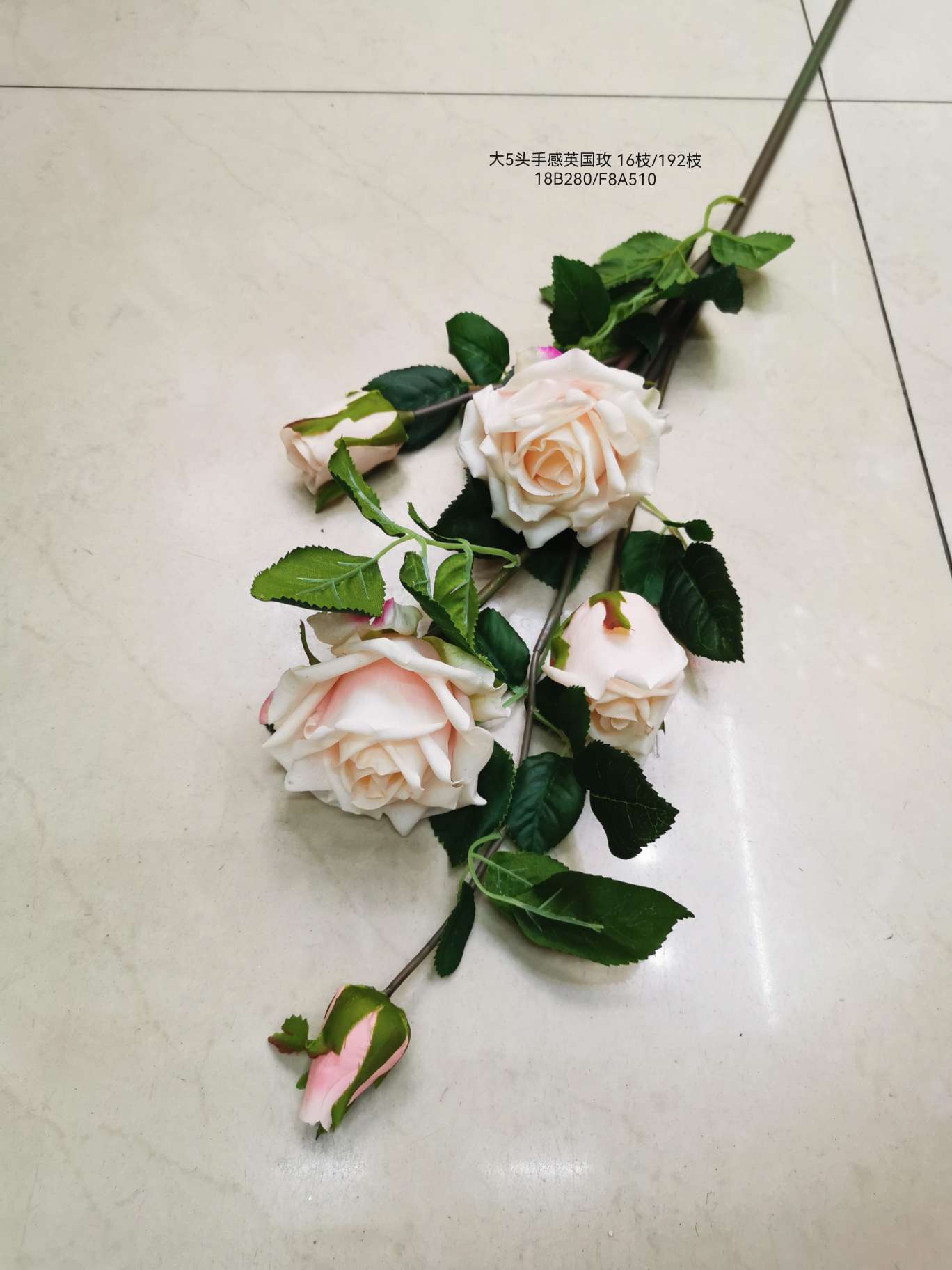 Hand-held moisturizing rose, 5-head single stem, high-end artificial flower arrangement, artistic flower, artificial flower, hand-held fabric, rubber fabric, hand-held fabric, fresh flower feel, rose artificial flower detail image 4