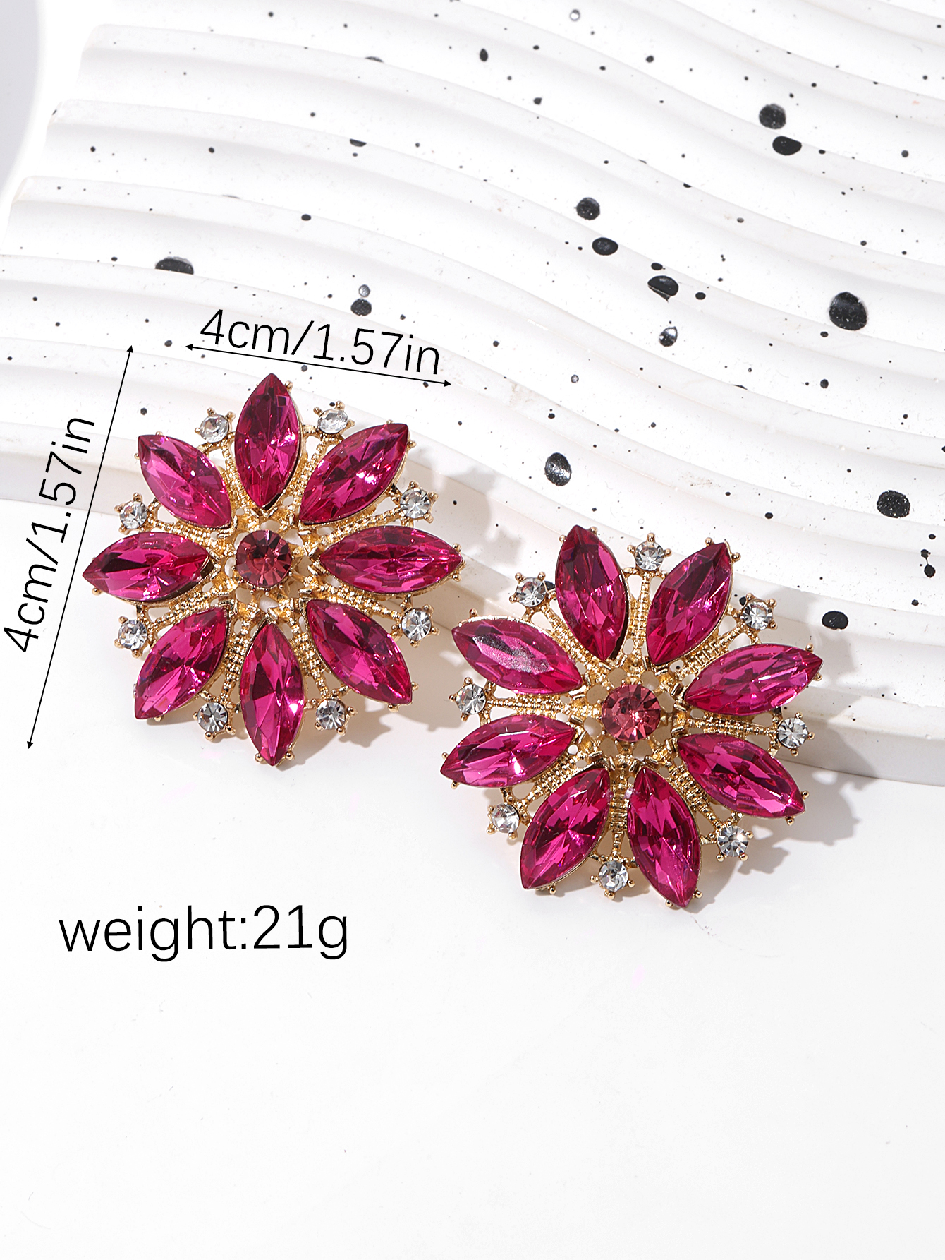 European and American vintage diamond-encrusted floral geometric earrings, retro and exaggerated design sense, niche fashion and high-end ladies' stud earrings details Picture