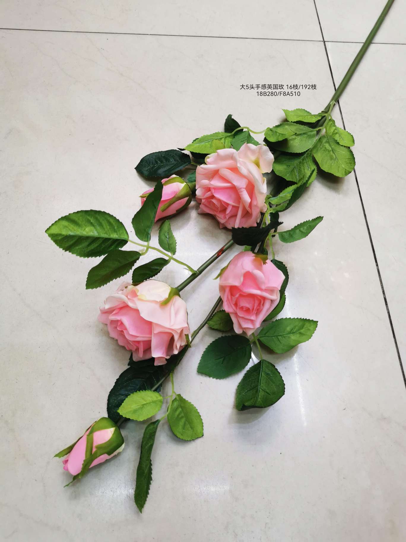 Hand-held moisturizing rose, 5-head single stem, high-end artificial flower arrangement, artistic flower, artificial flower, hand-held fabric, rubber fabric, hand-held fabric, fresh flower feel, rose artificial flower Item Picture