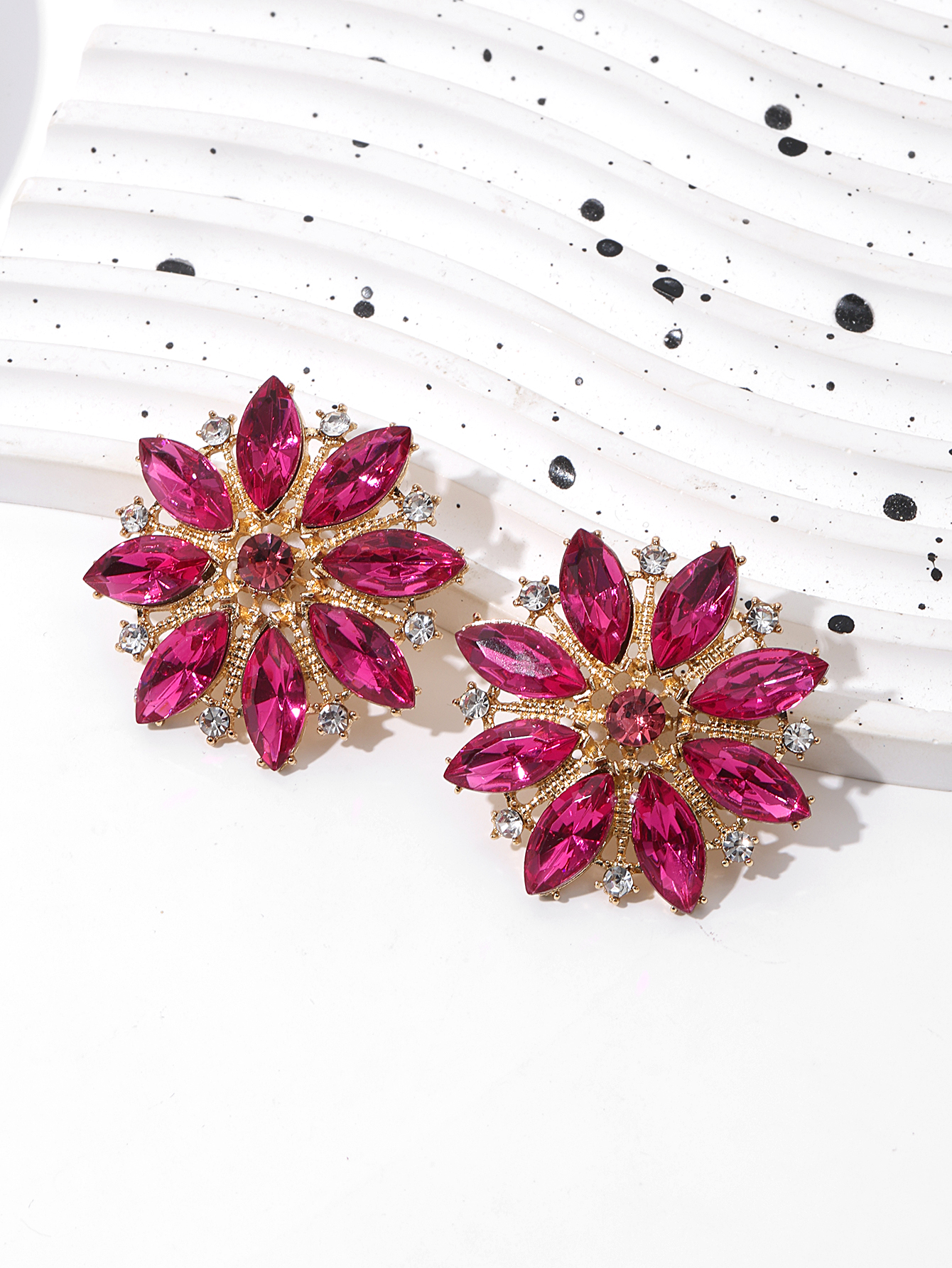European And American Medieval Diamond Flower Geometric Earrings Retro Exaggerated Design Sense Earrings Niche Fashion High Sense Women's Earrings details Picture