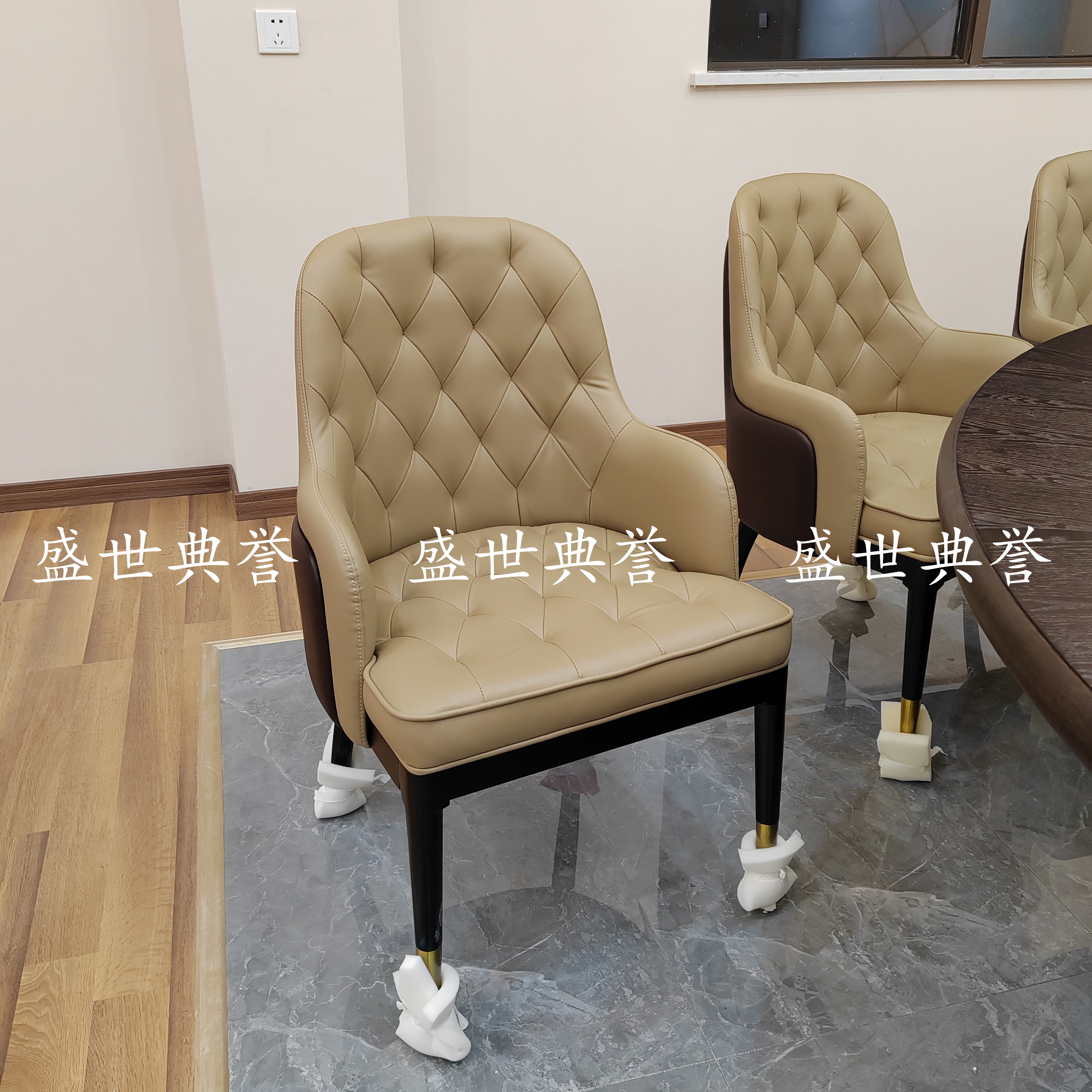 Jinghong five-star hotel solid wood electric dining tables and chairs, banquet center private rooms solid wood chairs, club light luxury Bentley chairs Specification image