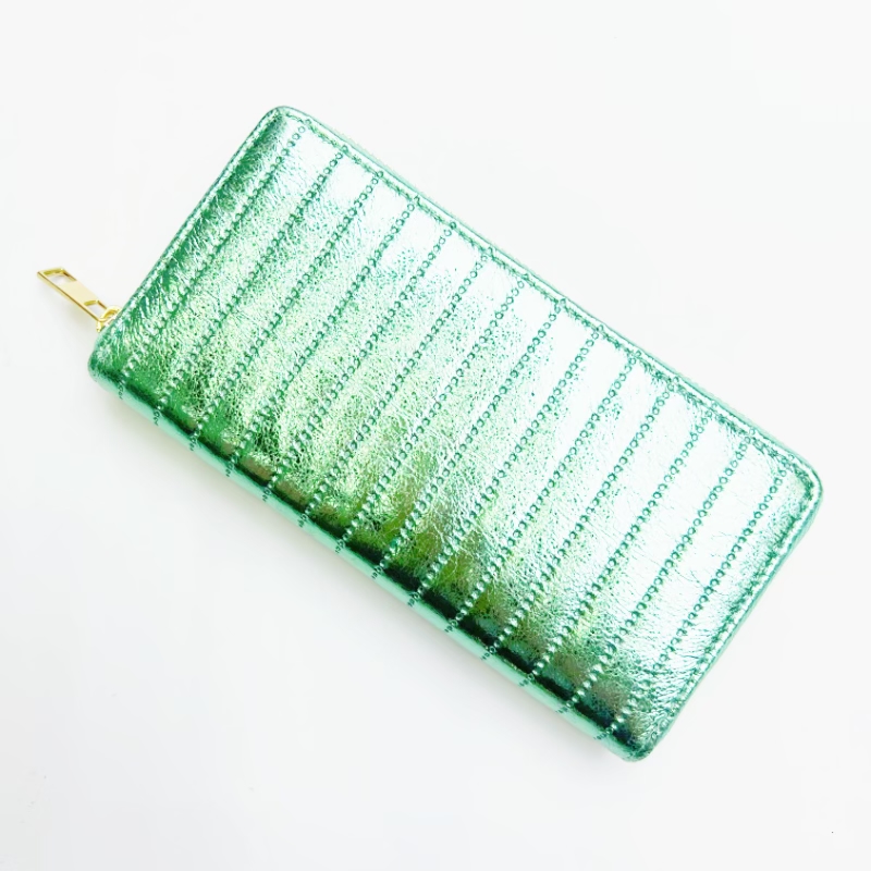 New ultrasonic iridesy embossed wallet from Yiwu factory, high-quality, popular European and American mobile phone case, large-capacity card case, gift promotion, sample customization, cross-border exclusive supply, factory direct sales, OEM private label processing, market store long wallet Application Scenario