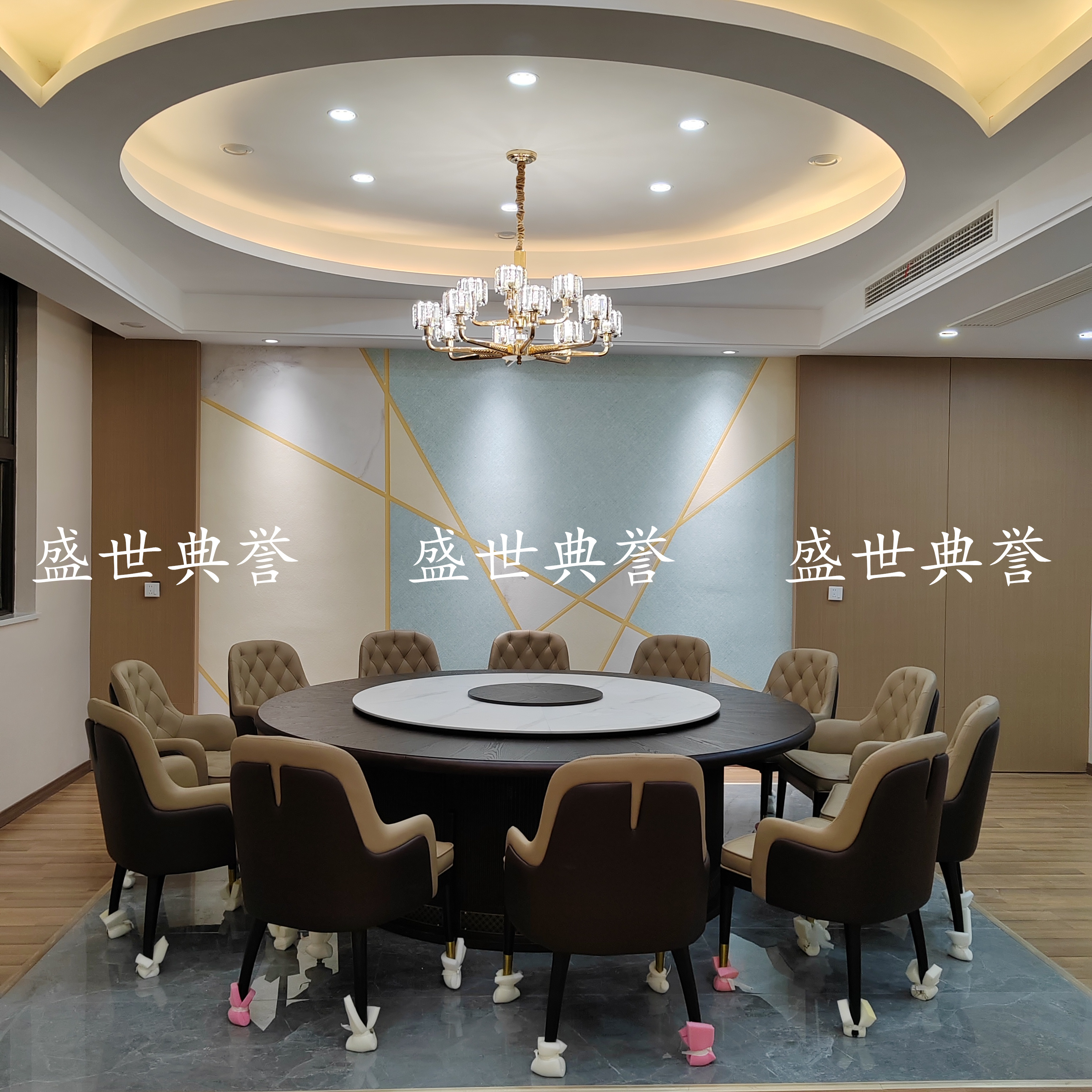 Chongzuo Seafood Hotel's solid wood electric dining tables and chairs, open-air dining rooms, Bentley chairs, and light luxury solid wood dining chairs for the club
