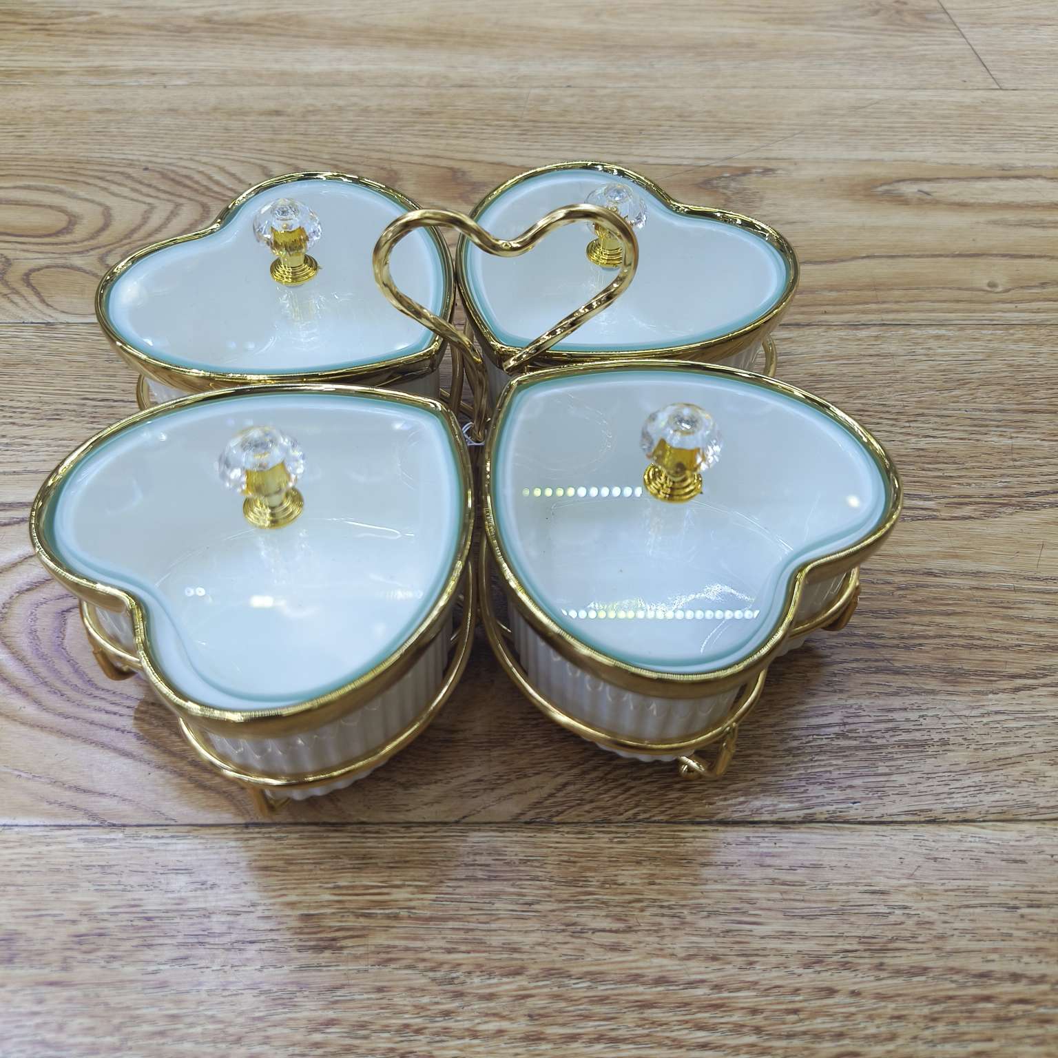 Ceramic sleeve, four-hand snack plate with glass lid details Picture