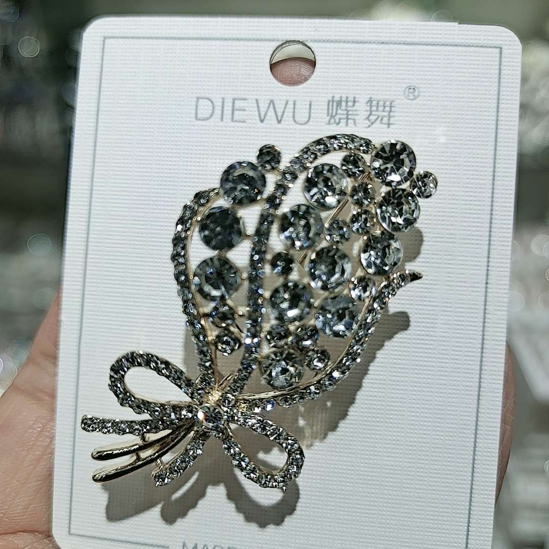 High-End Fashion Brooch details Picture