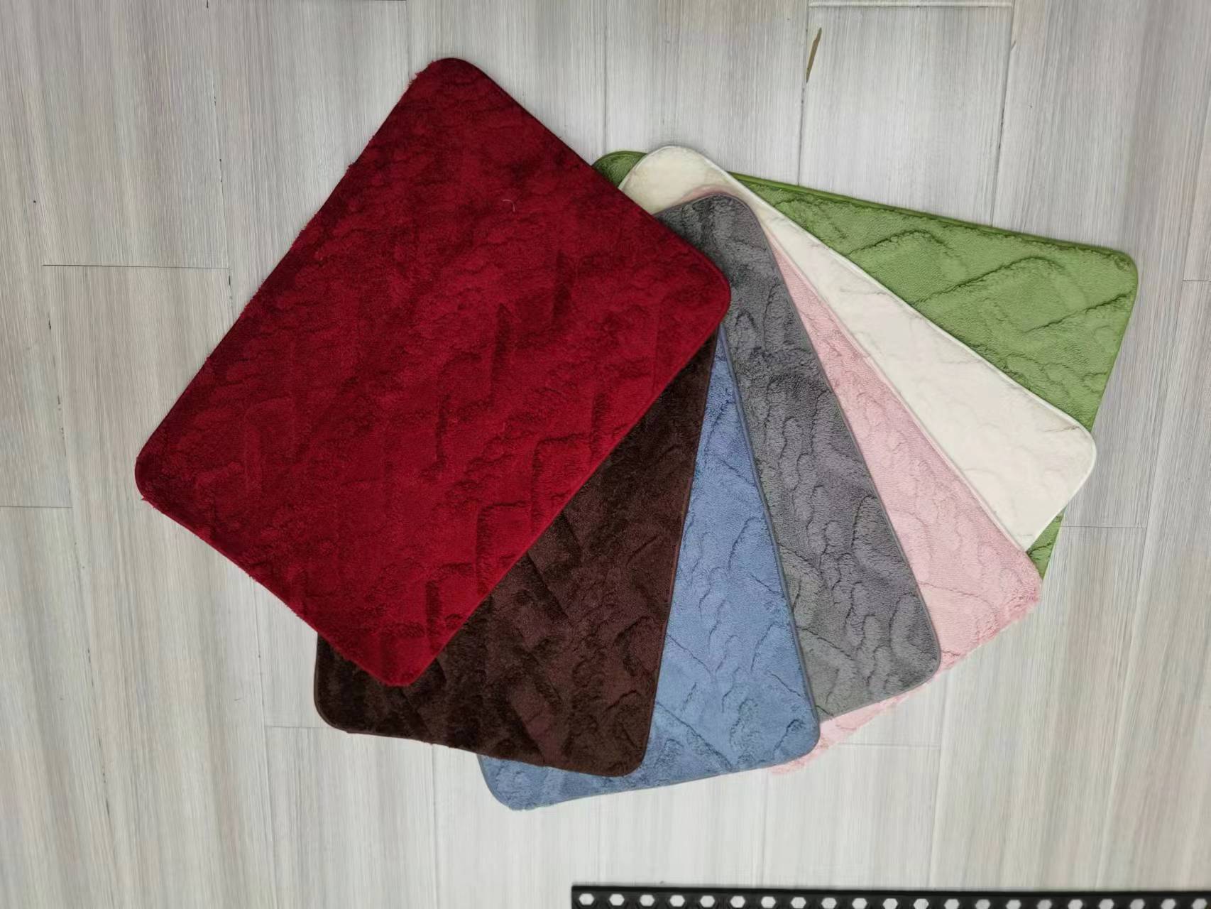 The new plain twist floor mat, foot mat, carpet door mat, anti-slip home floor mat, absorbent floor mat and bed mat come in multiple colors and can be mixed. The product quality is good and the size is 40*60CM full figure
