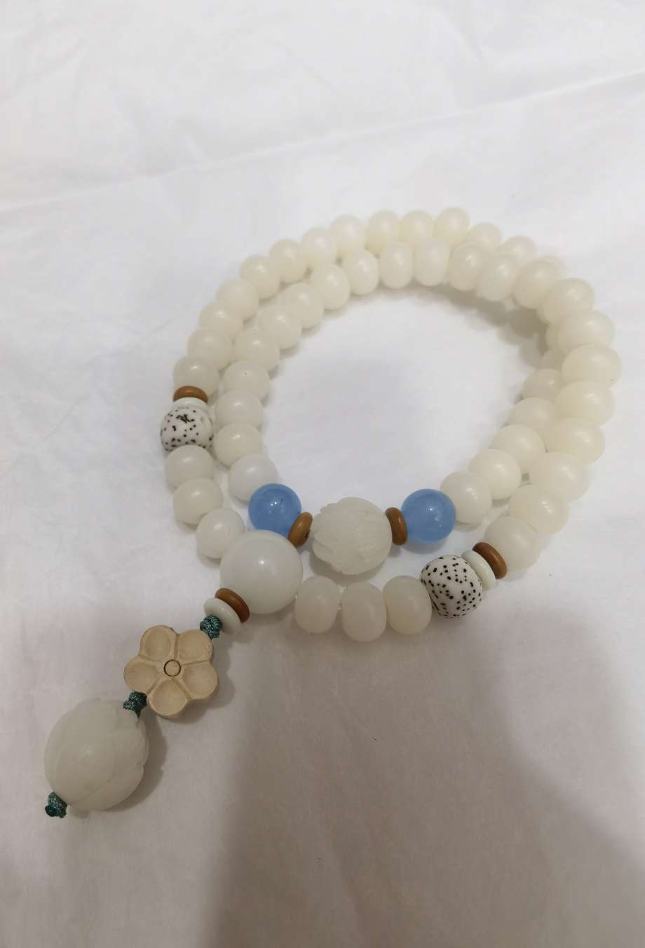 Bodhi Root Lotus Bracelet with double loops of Buddhist prayer beads details Picture