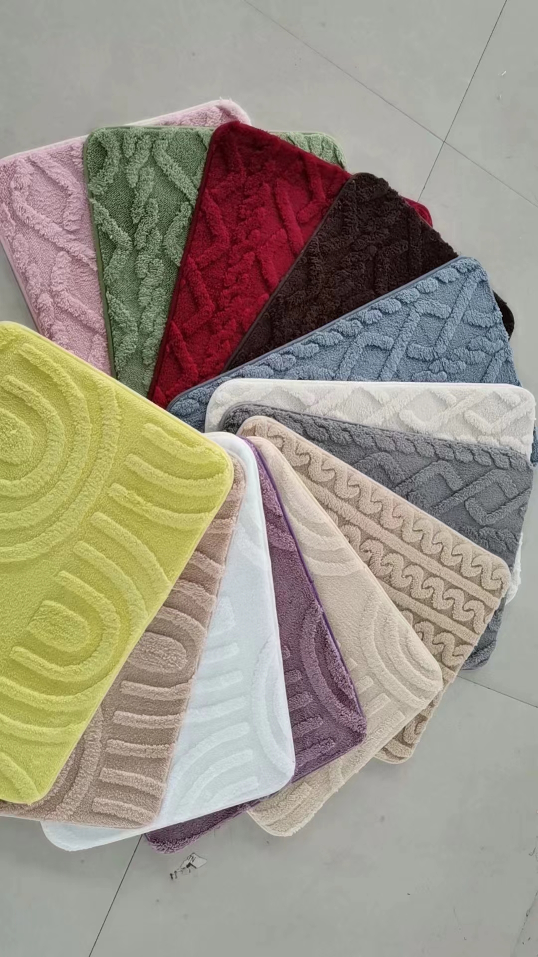 The new plain jacquard floor mat, foot mat, carpet door mat, anti-slip home floor mat and absorbent floor mat come in multiple colors and can be mixed. The product quality is good and the size is 40*60CM Specification drawing