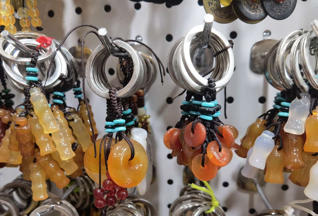 Chalcedony peanut keychain car pendant, men's waist pendant, women's creative and cute metal key chain gift Application Scenario