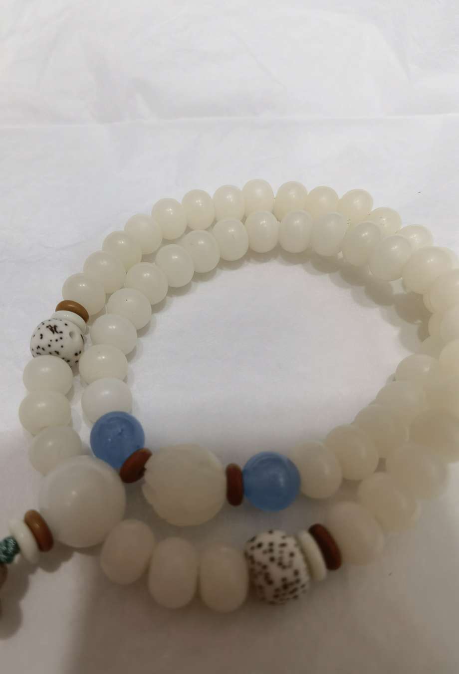 Bodhi Root Lotus Bracelet with double loops of Buddhist prayer beads detail image 5