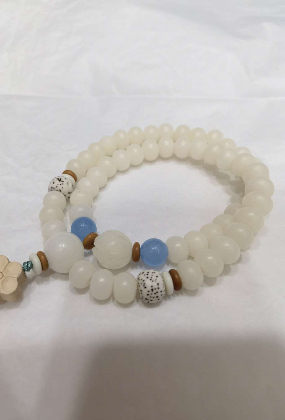 Bodhi Root Lotus Bracelet with double loops of Buddhist prayer beads detail image 3
