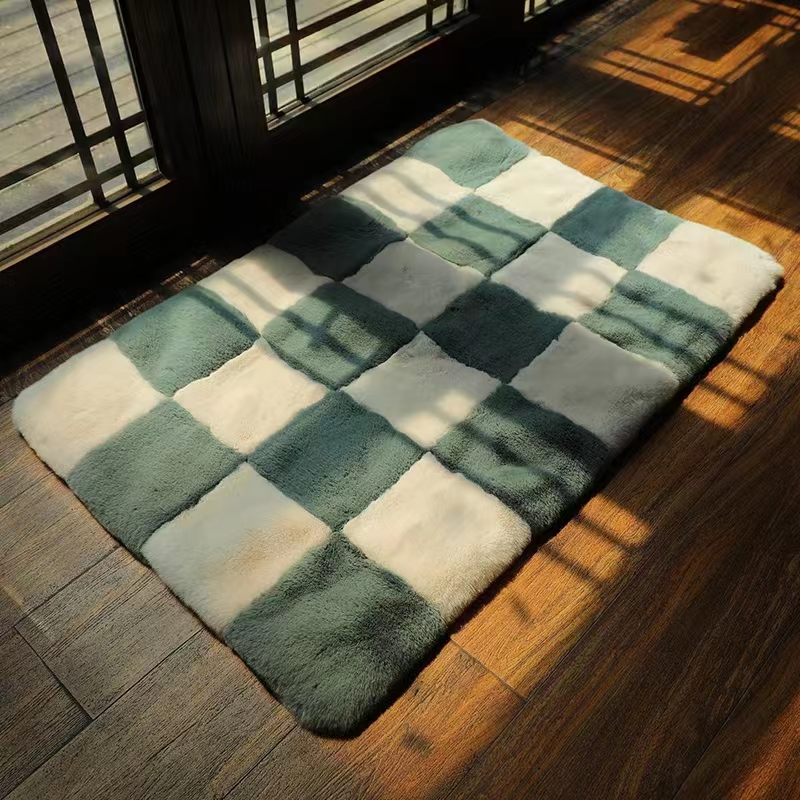 Imitation rabbit fur two-color patchwork checkered carpet, floor mat, floor mat, bay window mat, living room mat, bedside mat, anti-slip mat, door mat. Available in multiple colors. Size: 60*90CM Application Scenario