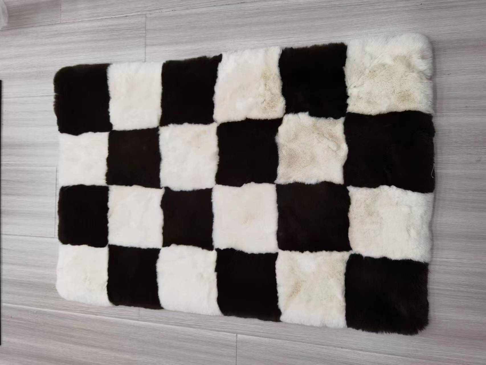 Imitation rabbit fur two-color patchwork checkered carpet, floor mat, floor mat, bay window mat, living room mat, bedside mat, anti-slip mat, door mat. Available in multiple colors. Size: 60*90CM full figure