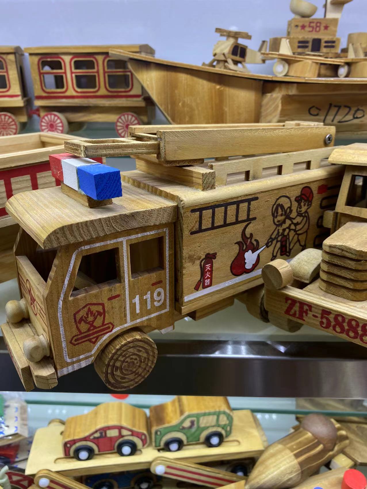 2023最新款爆款木制工艺品木质卡车益智类