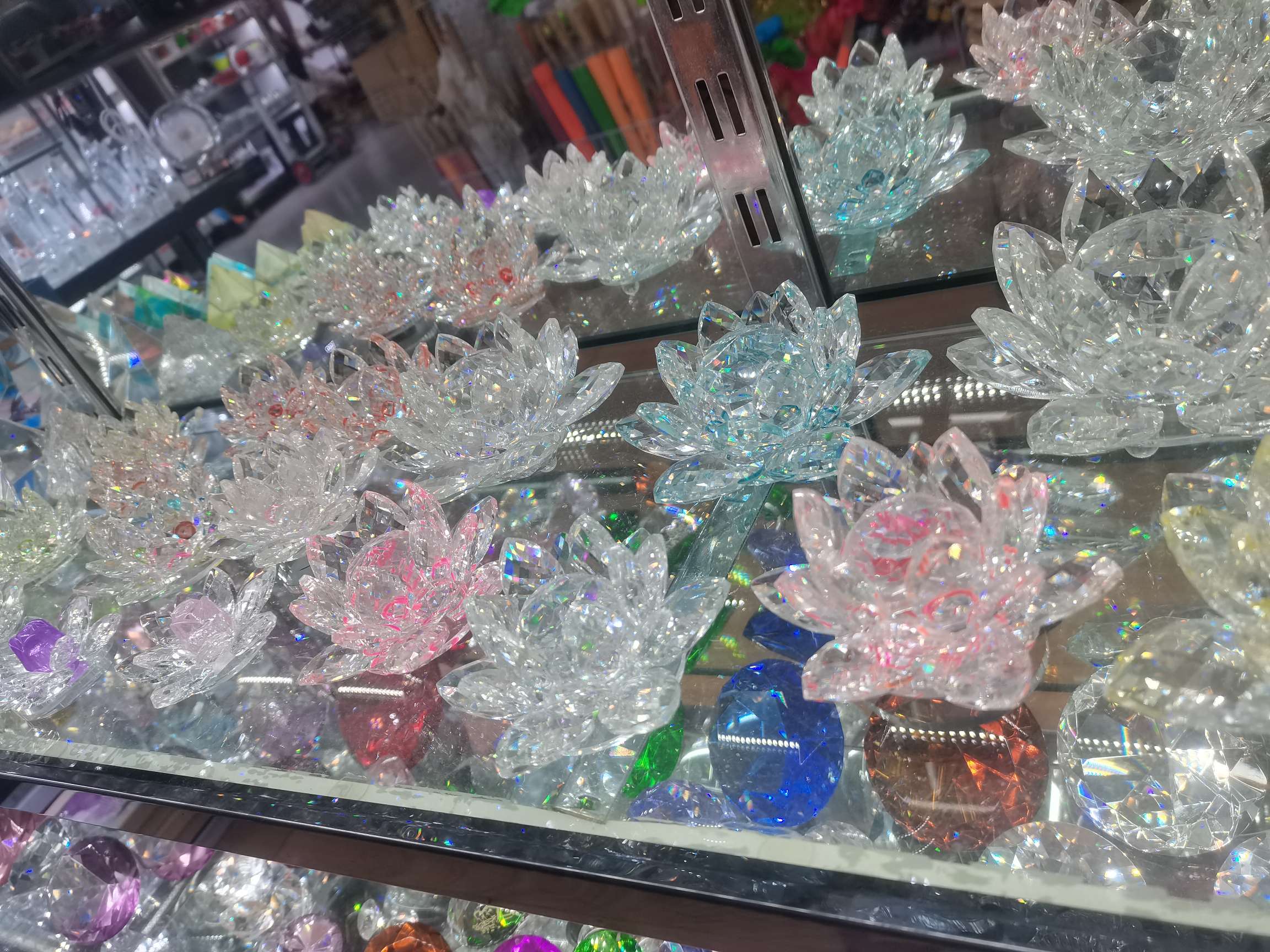 水晶七彩莲花，可以做不同颜色