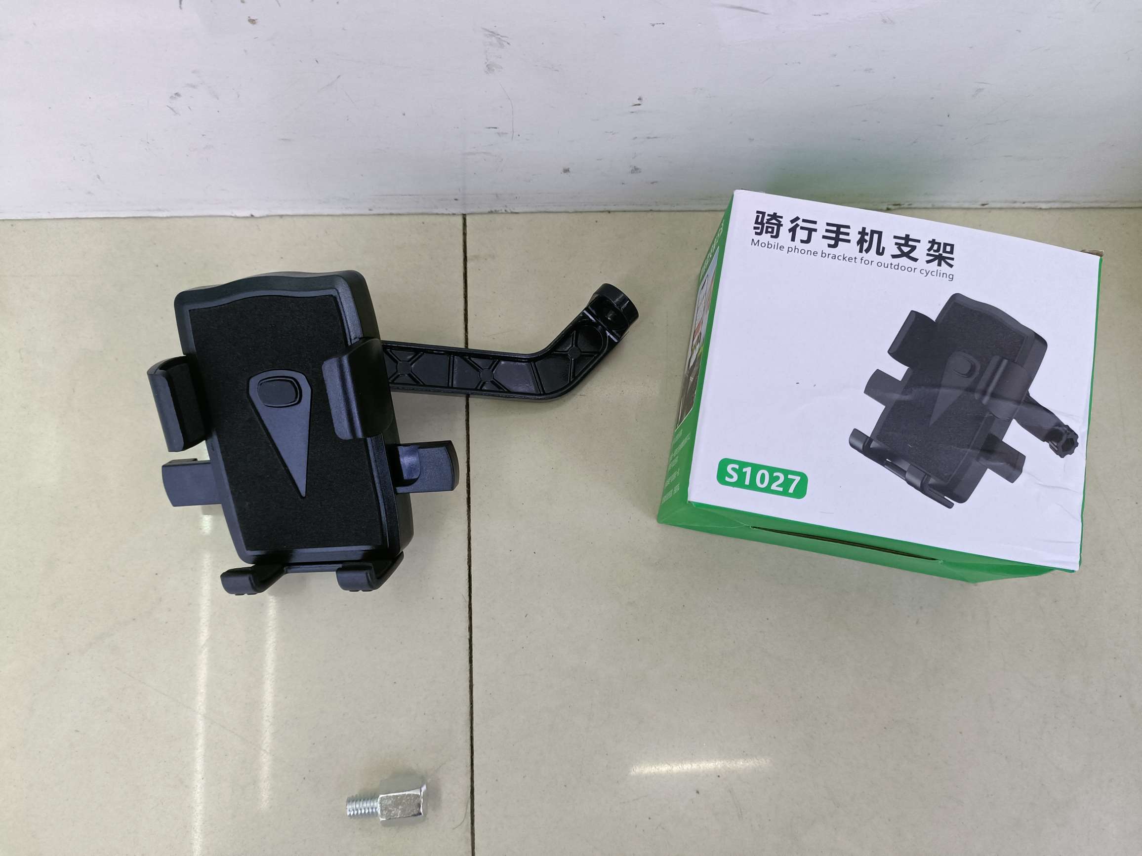 Two-claw mobile phone stand Handlebar bike bike stand Rear view mirror motorcycle electric bike stand S1027 Application Scenario