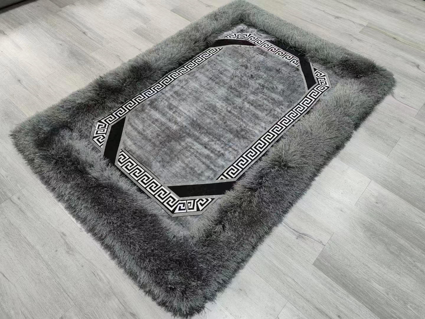 The new imitation wool spliced floor mat carpet, living room carpet, bedside carpet, foot mat, door mat, anti-slip mat and indoor carpet are of good quality. The fabric is comfortable, soft, hard and anti-slip. It comes in multiple colors and dimensions of 60*90CM details Picture