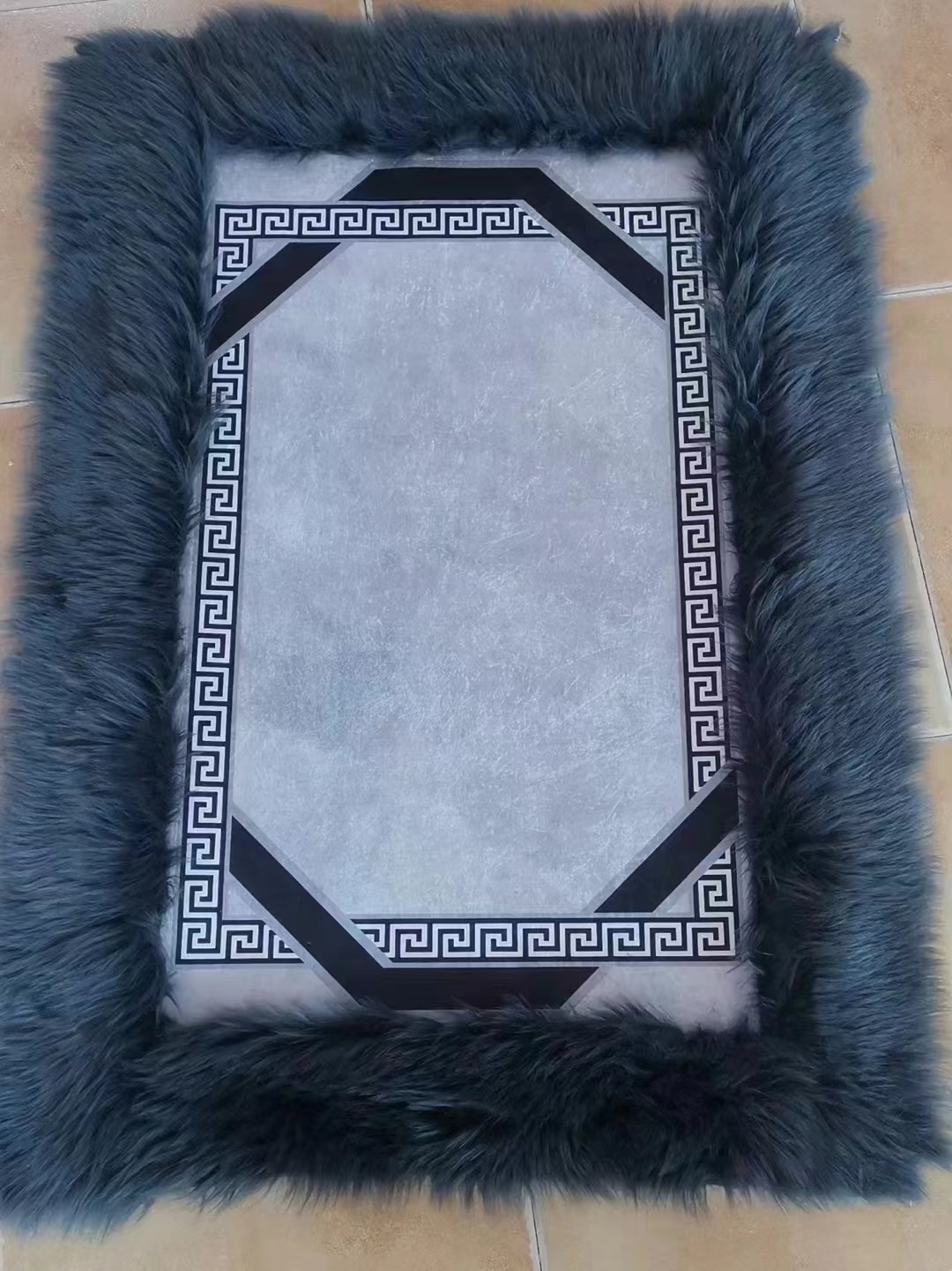 The new imitation wool spliced floor mat carpet, living room carpet, bedside carpet, foot mat, door mat, anti-slip mat and indoor carpet are of good quality. The fabric is comfortable, soft, hard and anti-slip. It comes in multiple colors and dimensions of 60*90CM Specification drawing