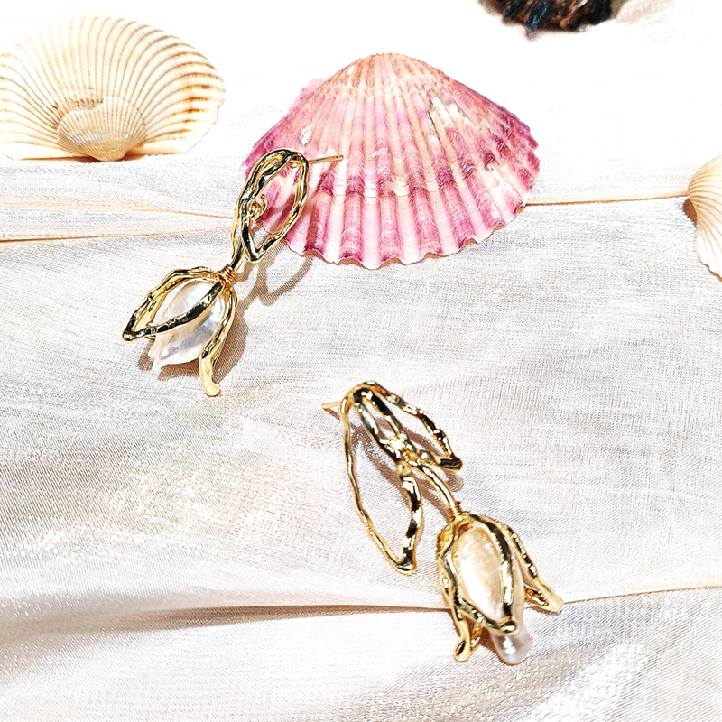 Yiwu Huibo Baodi 080003 Copper plated 14K gold tulip Baroque pearl earrings Specification drawing