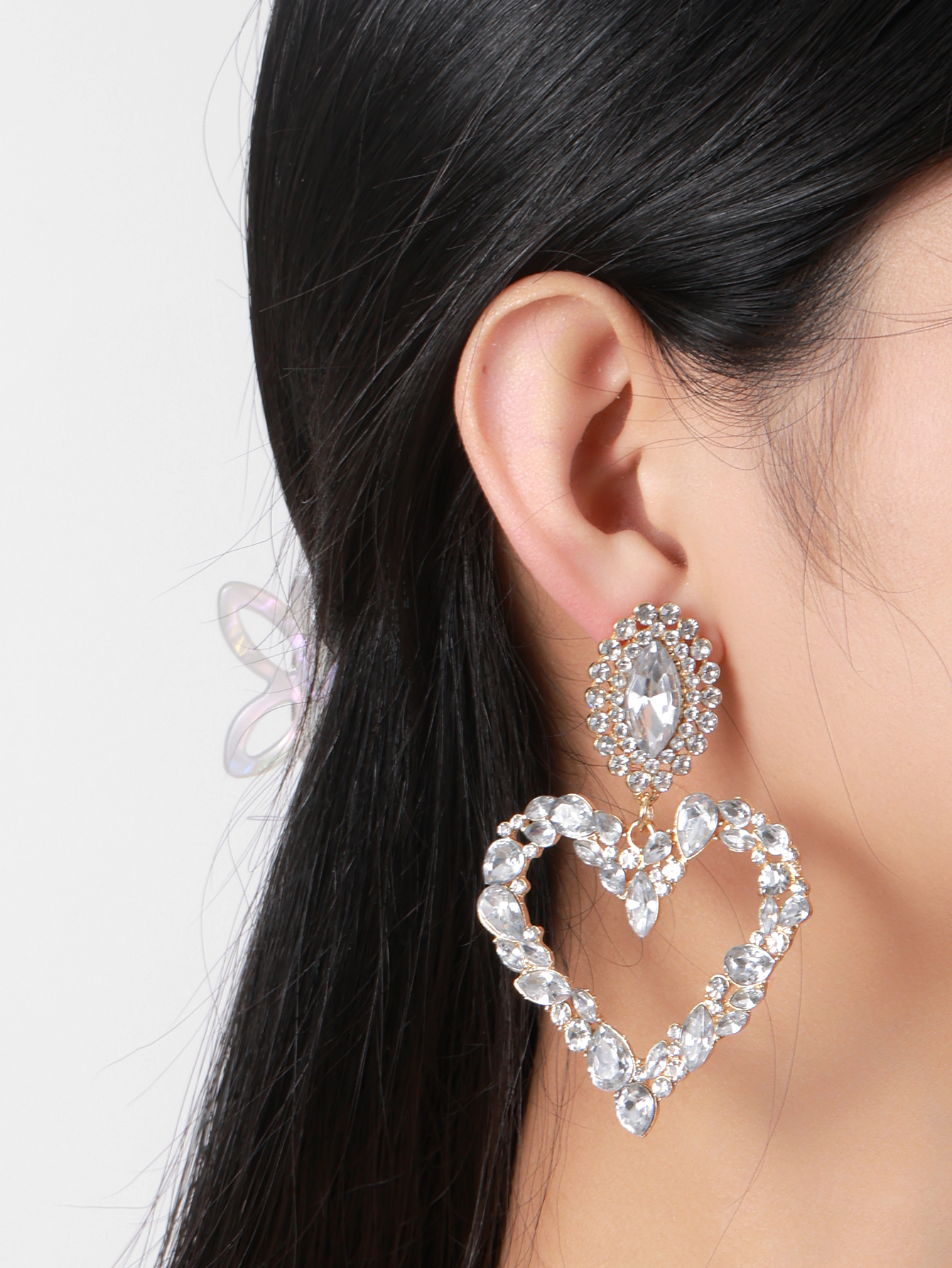 European and American fashion colored diamond series heart-shaped alloy diamond-encrusted rhinestone glass diamond trendy girls exaggerated earrings ladies' stud earrings European and American fashion colored diamond series heart-shaped alloy diamond-encrusted rhinestone glass diamond trendy girls exaggerated earrings ladies' stud earrings