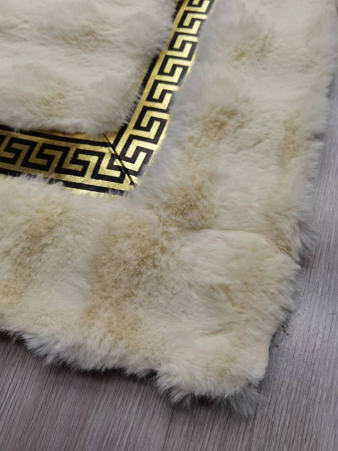The new imitation rabbit fur bubble velvet floor mat carpet, living room carpet, bedside carpet, foot mat, door mat, anti-slip mat and indoor carpet are of good quality. The fabric is comfortable, soft, hard and anti-slip. It comes in multiple colors and dimensions of 60*90CM Specification drawing