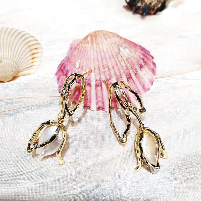 Yiwu Huibo Baodi 080003 Copper plated 14K gold tulip Baroque pearl earrings Item Picture