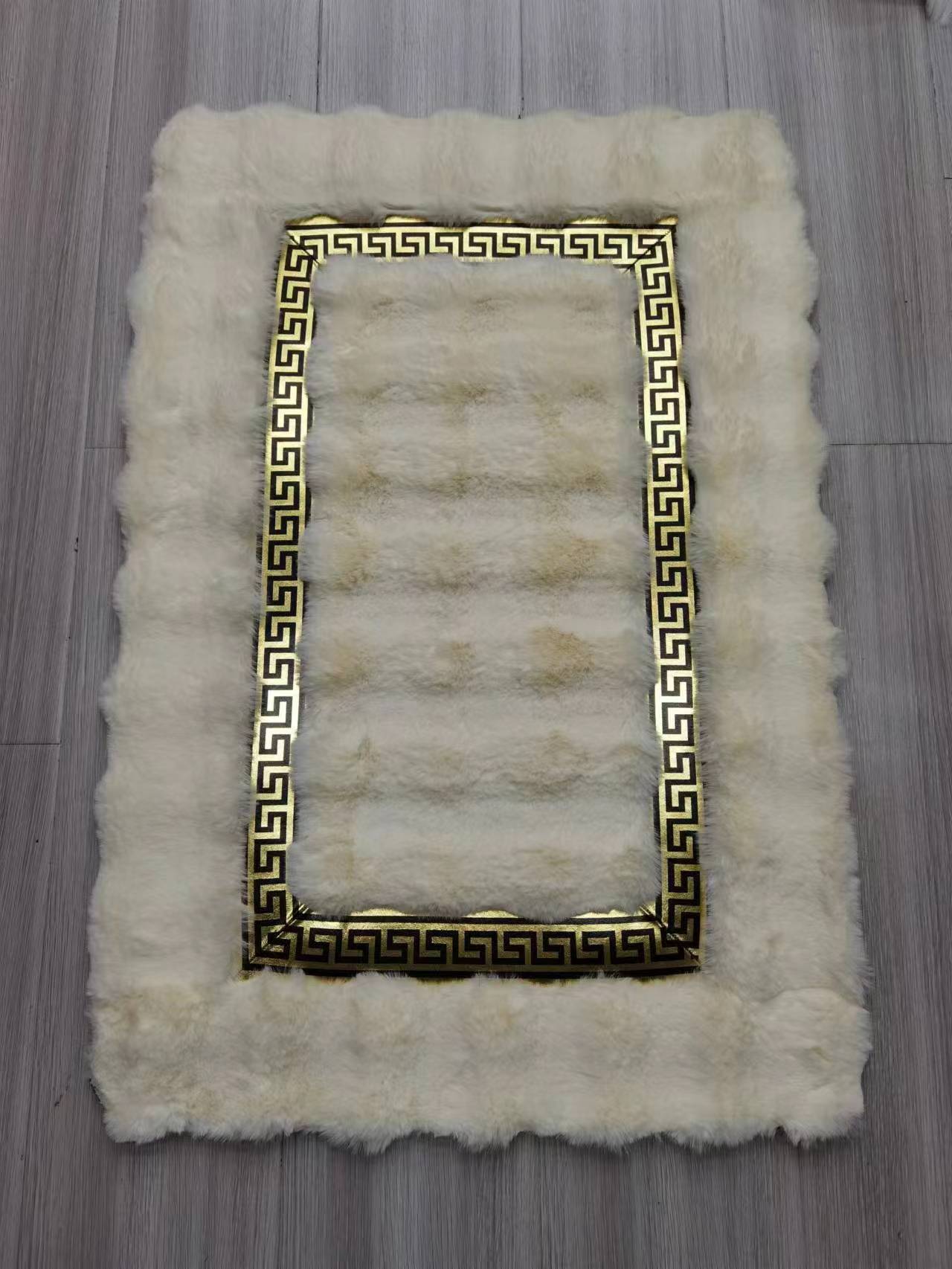 The new imitation rabbit fur bubble velvet floor mat carpet, living room carpet, bedside carpet, foot mat, door mat, anti-slip mat and indoor carpet are of good quality. The fabric is comfortable, soft, hard and anti-slip. It comes in multiple colors and dimensions of 60*90CM full figure