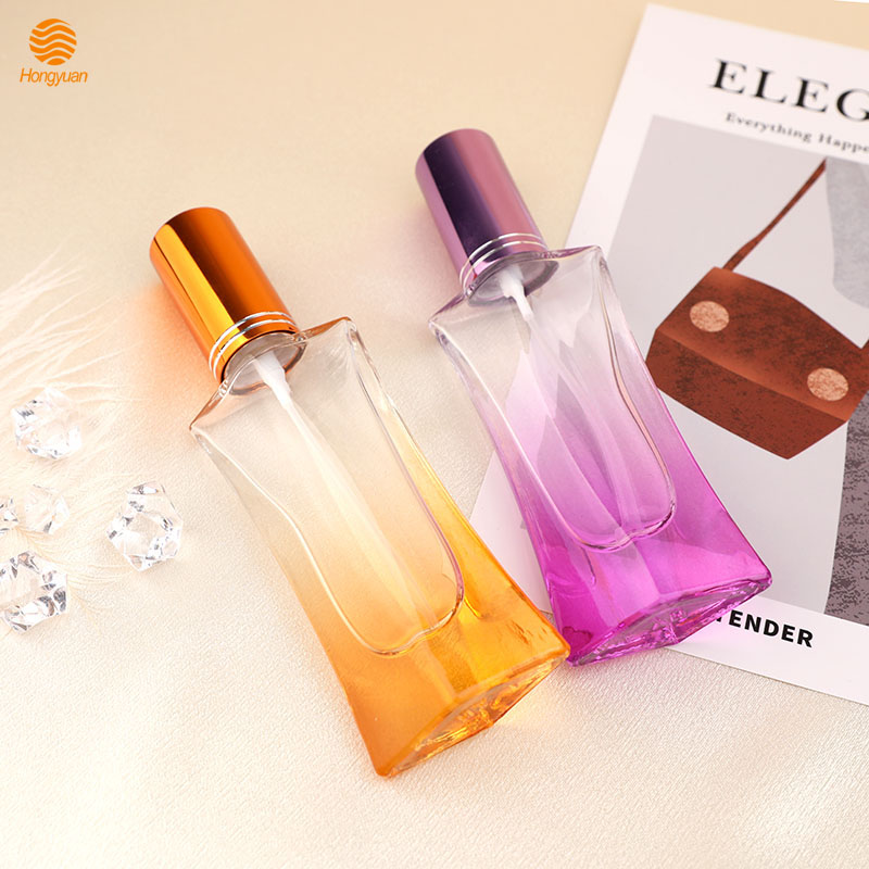 Factory wholesale of best-selling spray-colored gradient glass perfume bottles, lightweight and portable portioning bottles, high-end transparent perfume bottles Application Scenario
