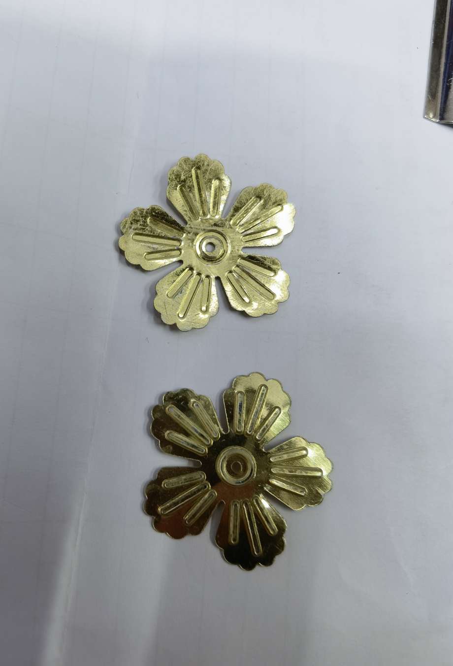 25mm five-petal concave plum blossom gold sequins, Jincan 141, available in various colors, can be made into environmentally friendly high-temperature products, suitable for Christmas handicrafts, deeply loved by customers, Jincan 137. details Picture