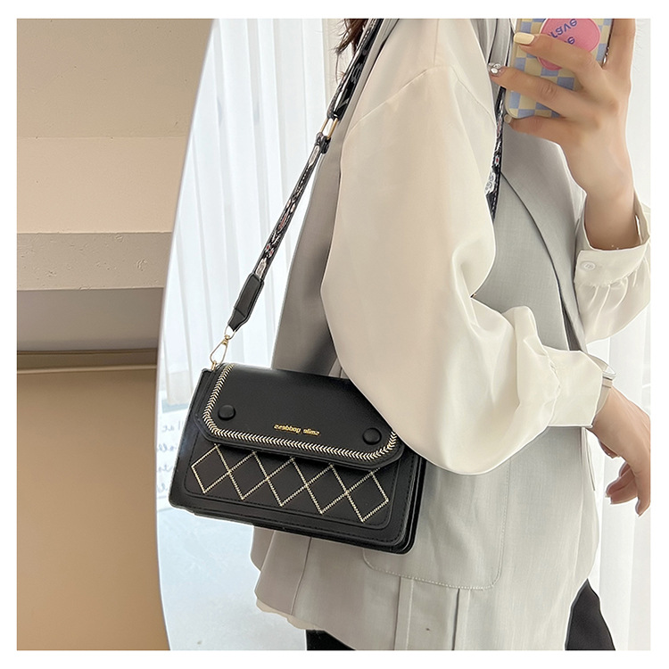 2022 new bag female Korean version of all casual western texture crossbody bag Fashion broadband single shoulder small square bag 340 full figure