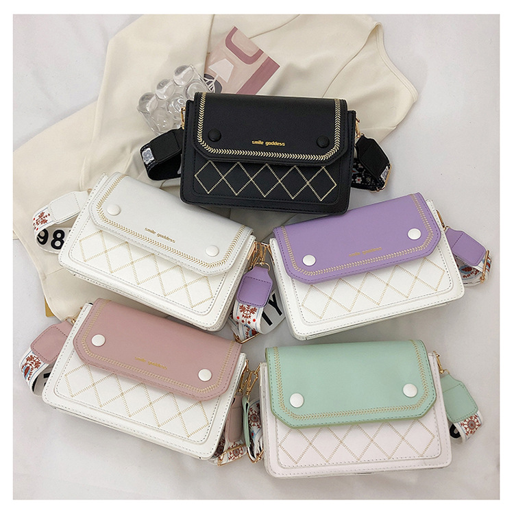 2022 new bag female Korean version of all casual western texture crossbody bag Fashion broadband single shoulder small square bag 340 Application Scenario