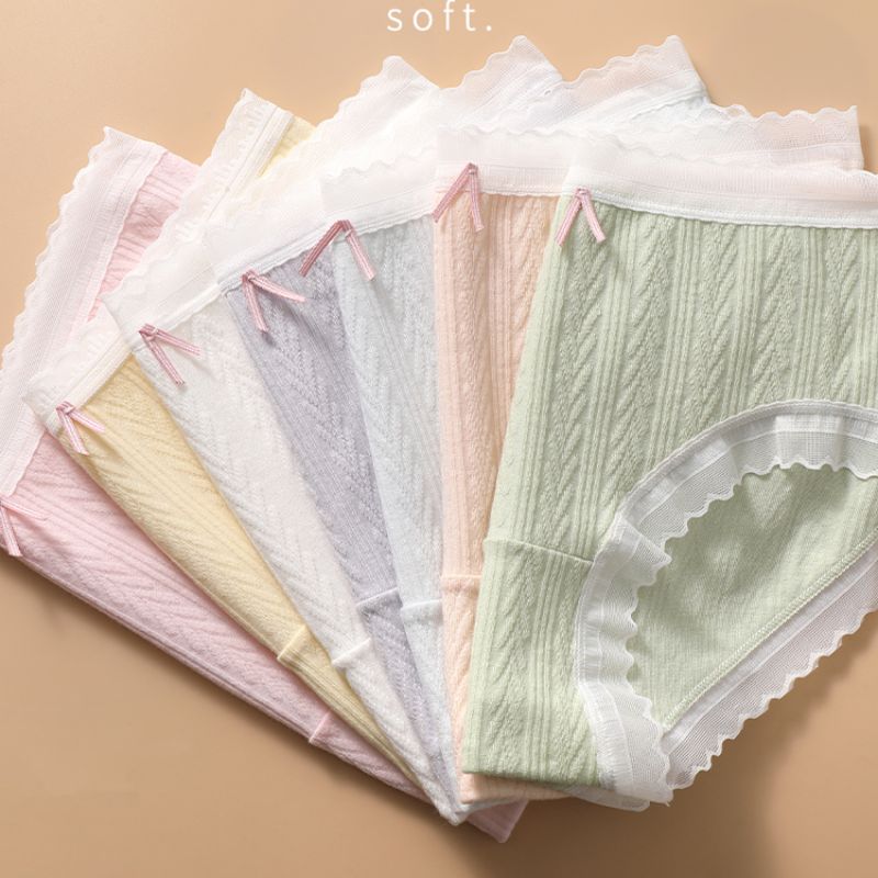 Women's seamless, thin, breathable and sexy new mid-waist triangle shorts for girls and students