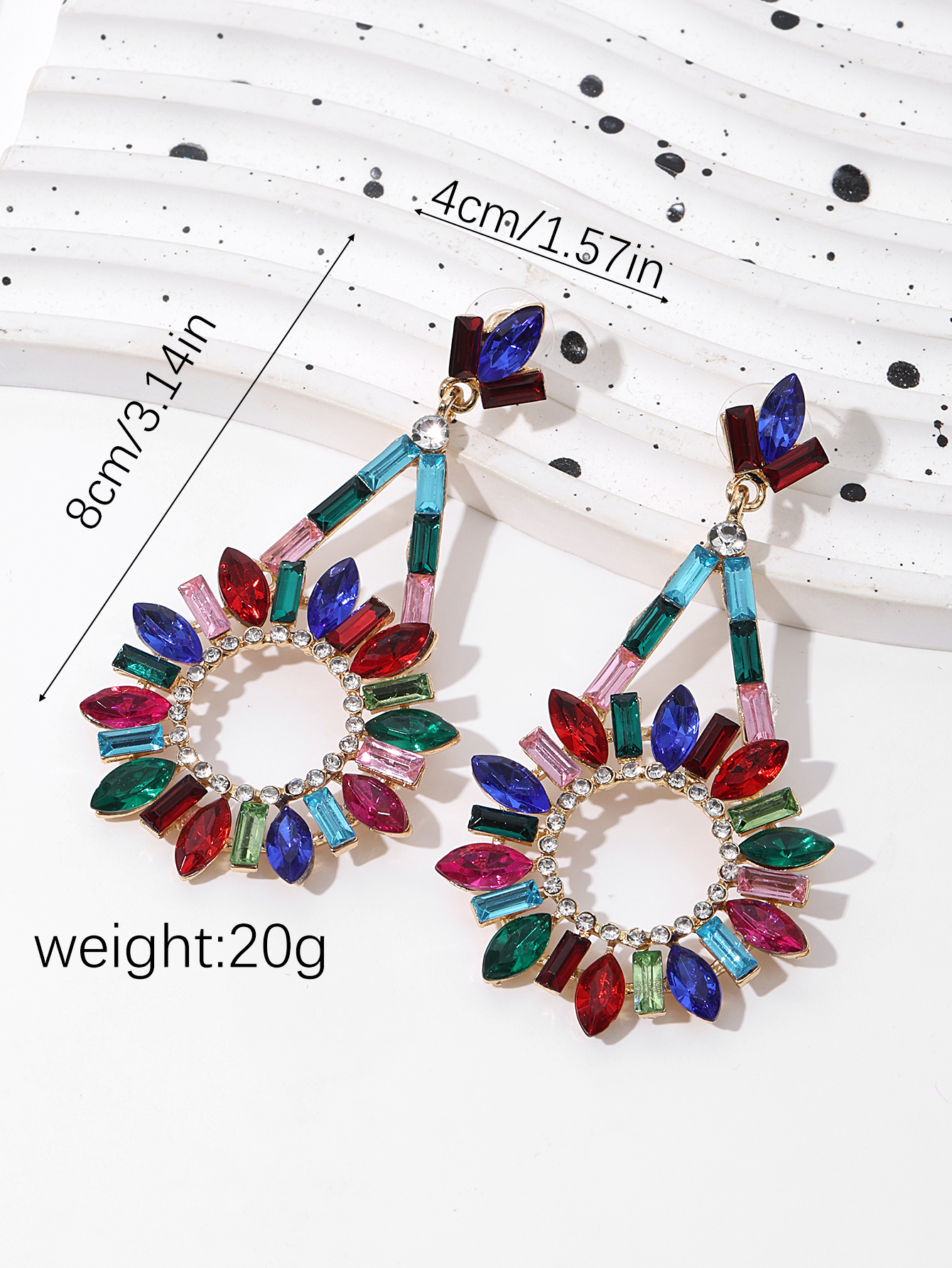 European and American diamond-encrusted circular geometric earrings, fashionable and retro high-end earrings, vintage Chinese-style ladies' stud earrings Application Scenario