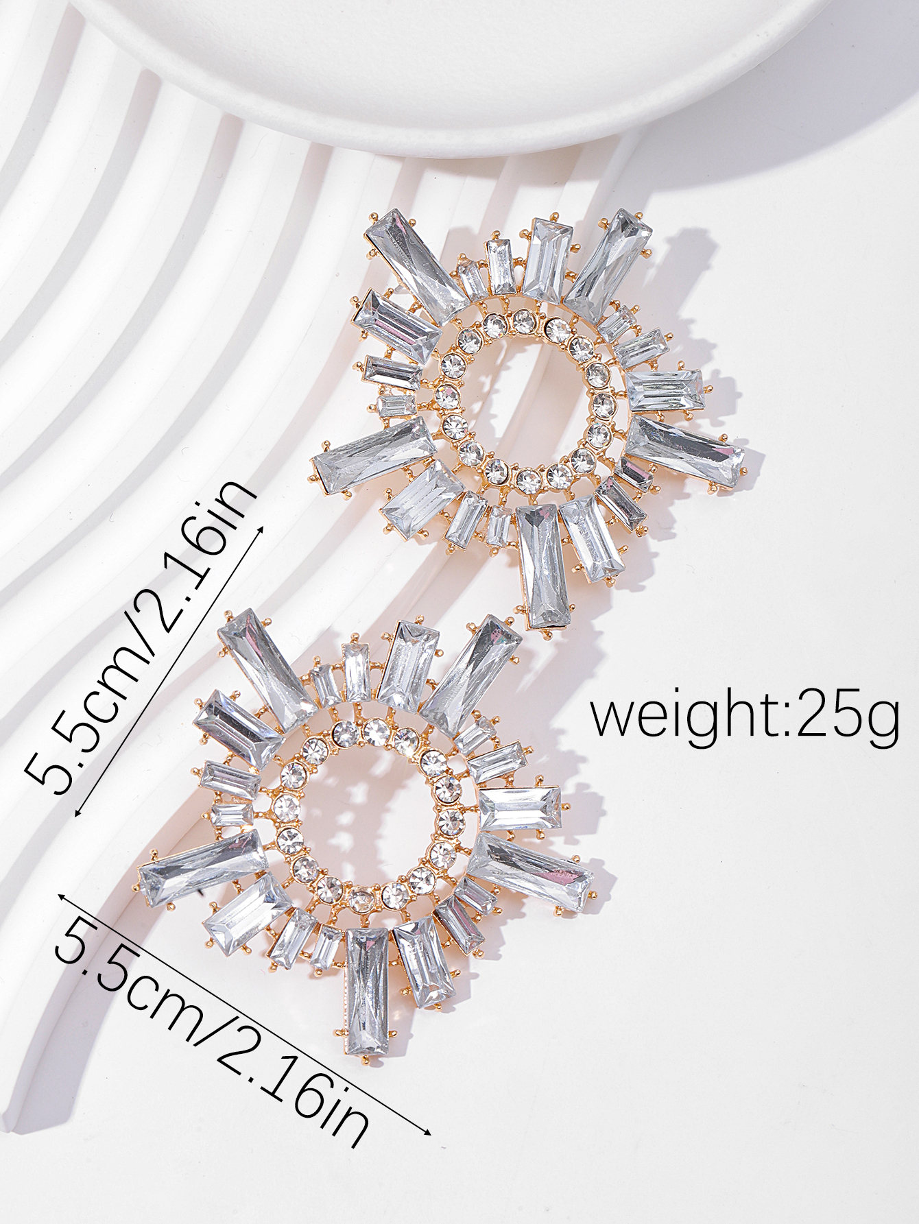 European and American creative, exaggerated, individual and elegant alloy diamond-encrusted sunflower-shaped earrings for women, fashionable, simple and super shiny stud earrings Item Picture