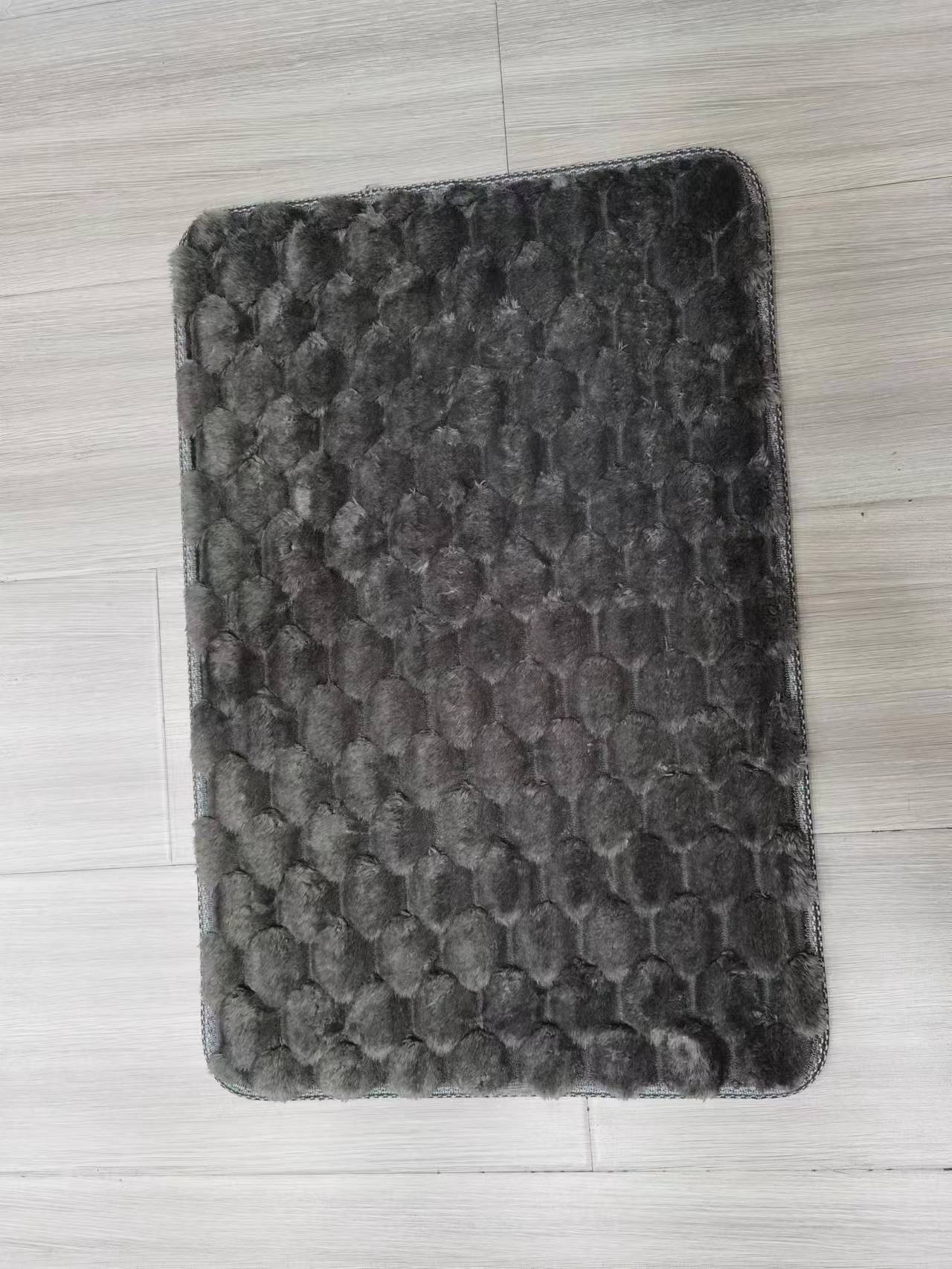 The new large golden turtle velvet floor mat, carpet floor mat, door mat, anti-slip mat, solid color three-dimensional mat, and indoor anti-slip mat come in multiple colors that can be mixed. The fabric is comfortable and soft, with good anti-slip effect at the bottom. The standard size is 40*60CM details Picture